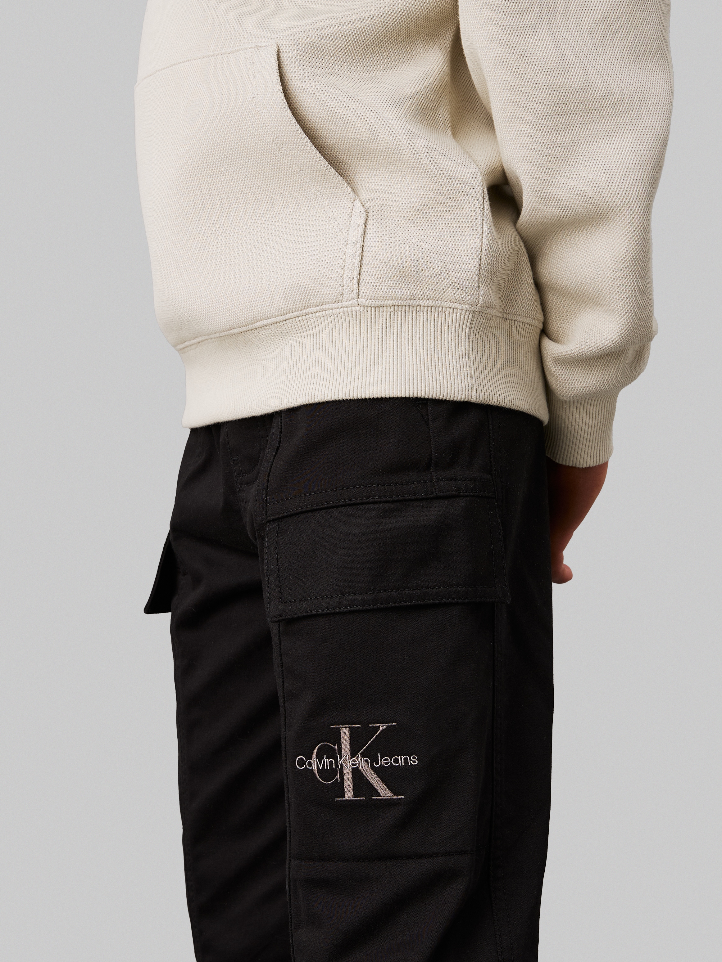 Calvin Klein Jeans Sweathose »ESSENTIAL WOVEN CARGO PANTS«, für Kinder bis 16 Jahre mit Logo-Print