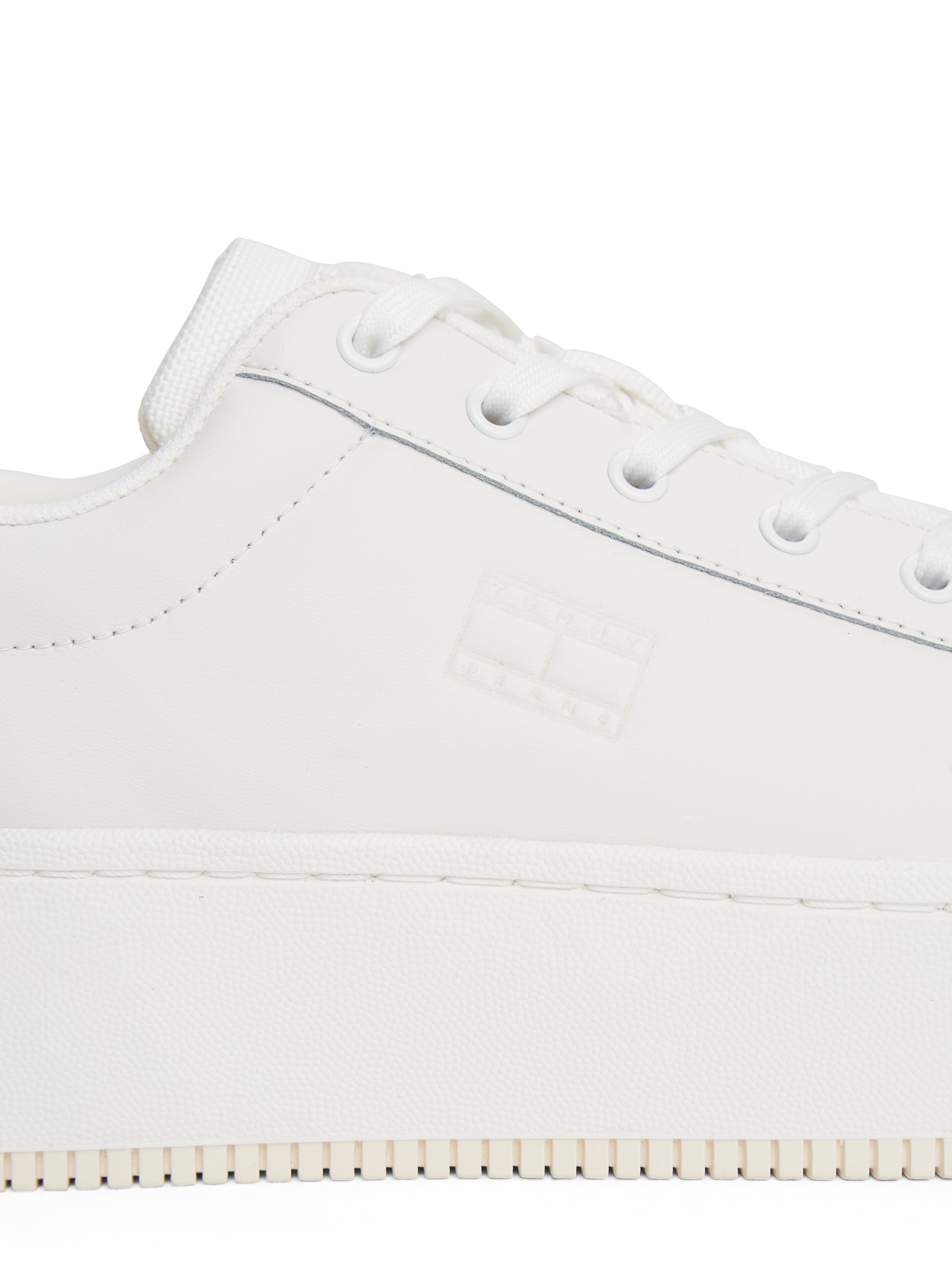 Tommy Jeans Plateausneaker »TJW FLATFORM PEARLIZED SNEAKER«  , Freizeitschuh, Halbschuh, Schnürschuh mit weichem Schaftrand