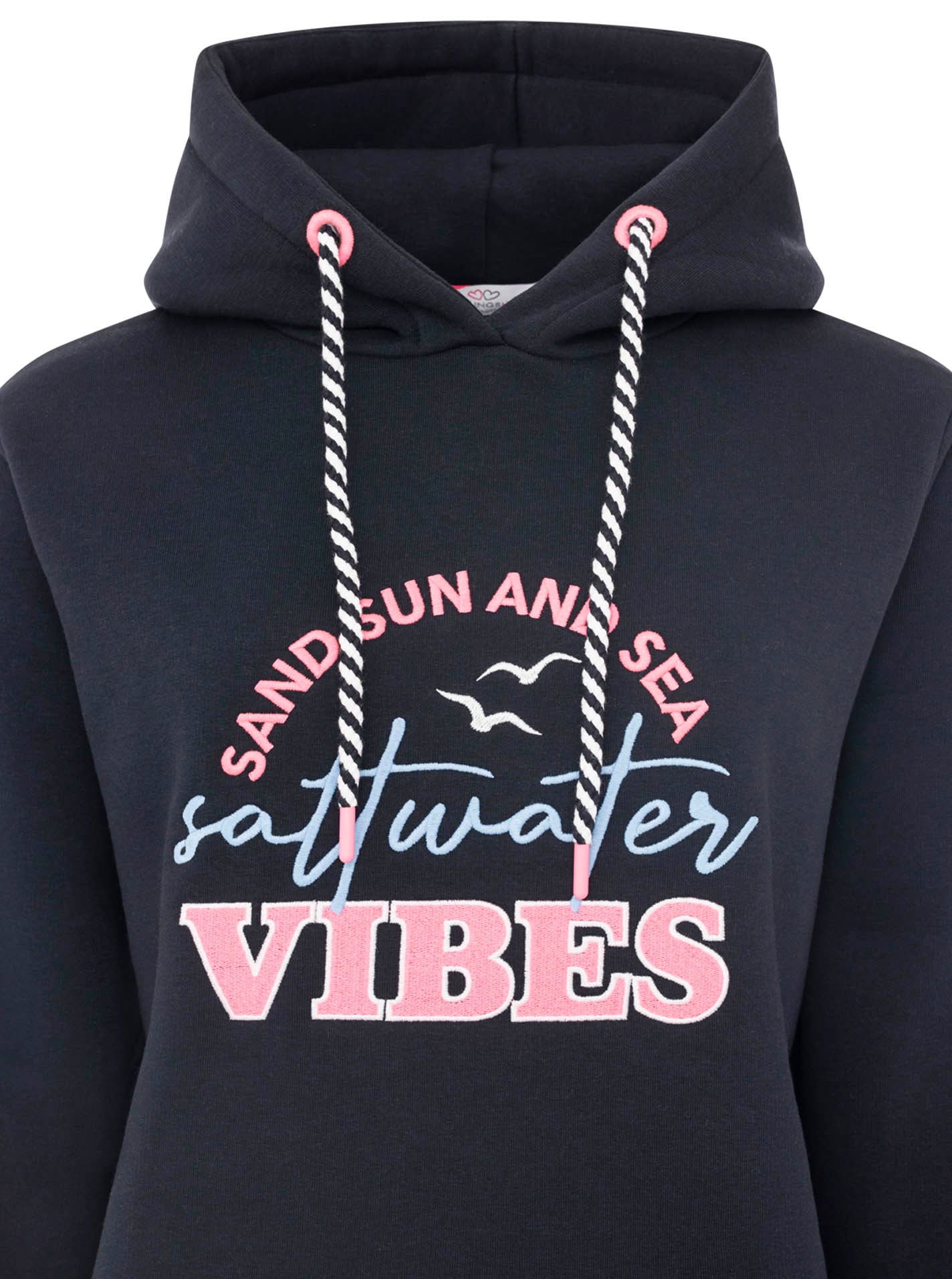 Zwillingsherz Hoodie »"Saltwater Vibes"«, maritime Front-Stickerei, Kapuze mit gestreifter Kordel, Kängurutasche
