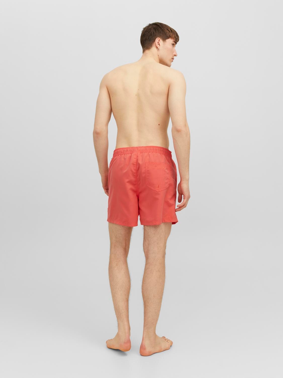8. Bild von Jack & Jones Badeshorts »JPSTFIJI JJSWIM SOLID SN LY«, schmal geschnittene Schwimm-Shorts für den Strand aus recyceltem Garn