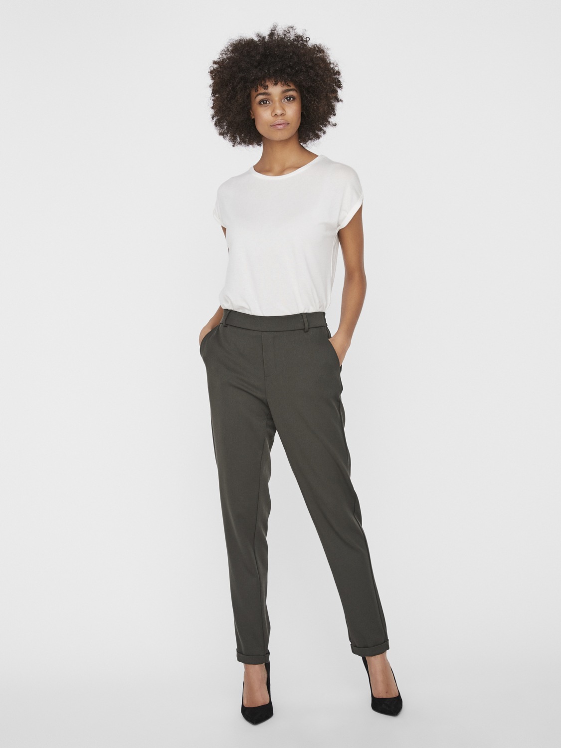Vero Moda Anzughose »VMMAYA MR LOOSE SOLID PANT NOOS«, knöchelfreie Form mit Saumaufschlag