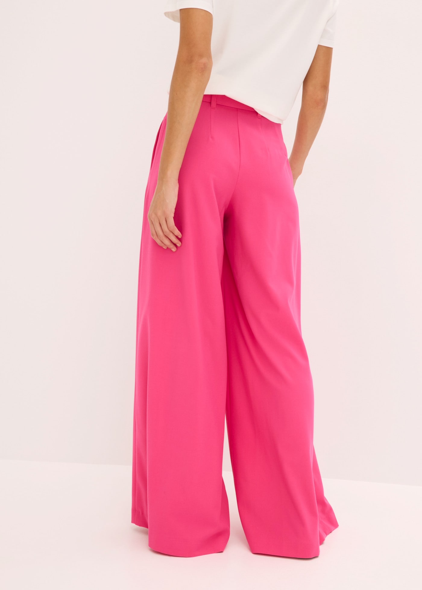 bonprix Bundfaltenhose  lockerer Schnitt, mit Elasthan-Anteil, inklusive Gürtel