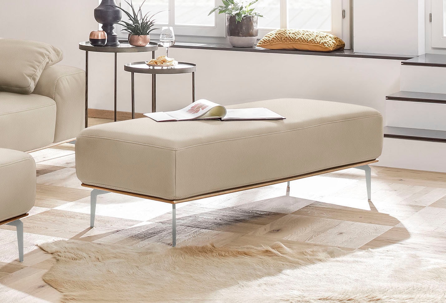 W.SCHILLIG Polsterhocker mit elegantem Holzsockel, Füße in Chrom glänzend, günstig online kaufen