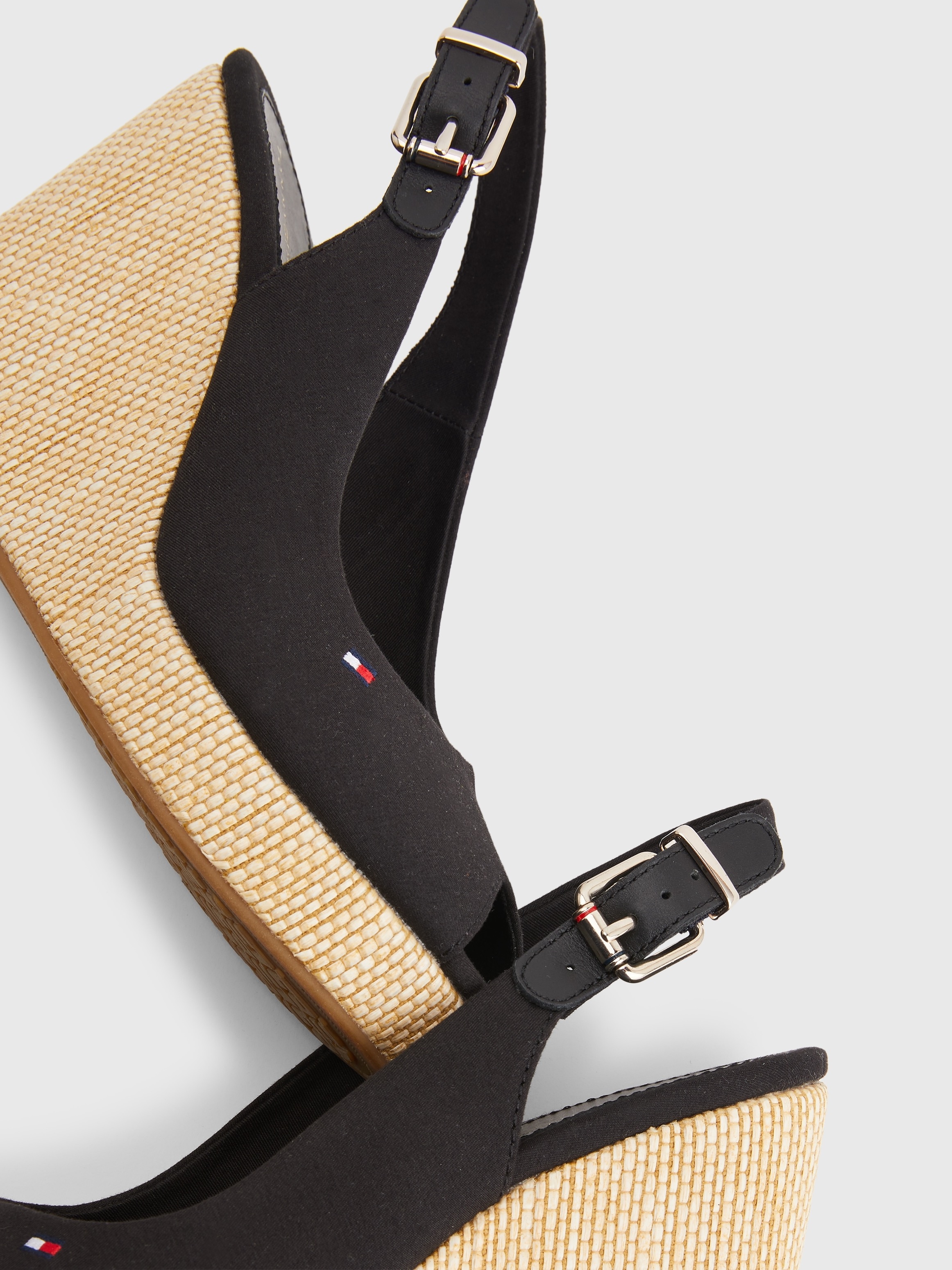 Tommy Hilfiger Keilsandalette »ICONIC ELENA SLING BACK WEDGE«, Sommerschuh, Sandale, Keilabsatz, mit verstellbarer Schnalle