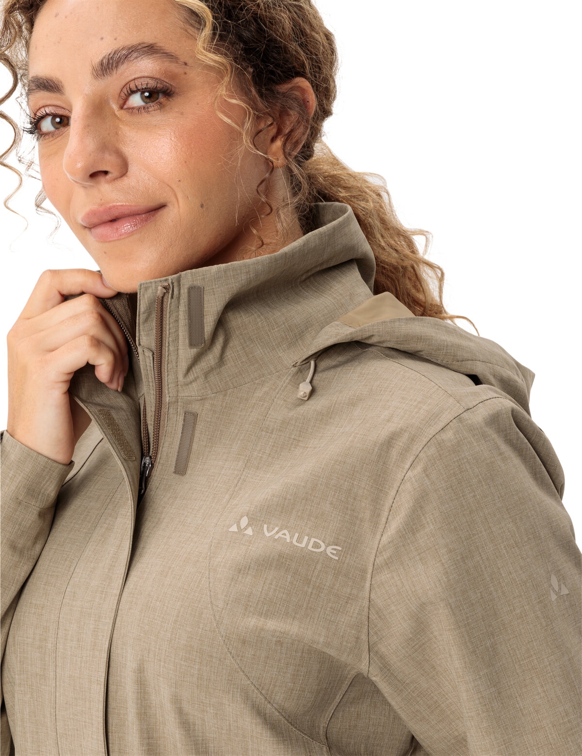 VAUDE Outdoorjacke »WOMEN'S ROSEMOOR JACKET II« mit Kapuze mit Reißverschlusstaschen, mit Kordelzug an der Kapuze