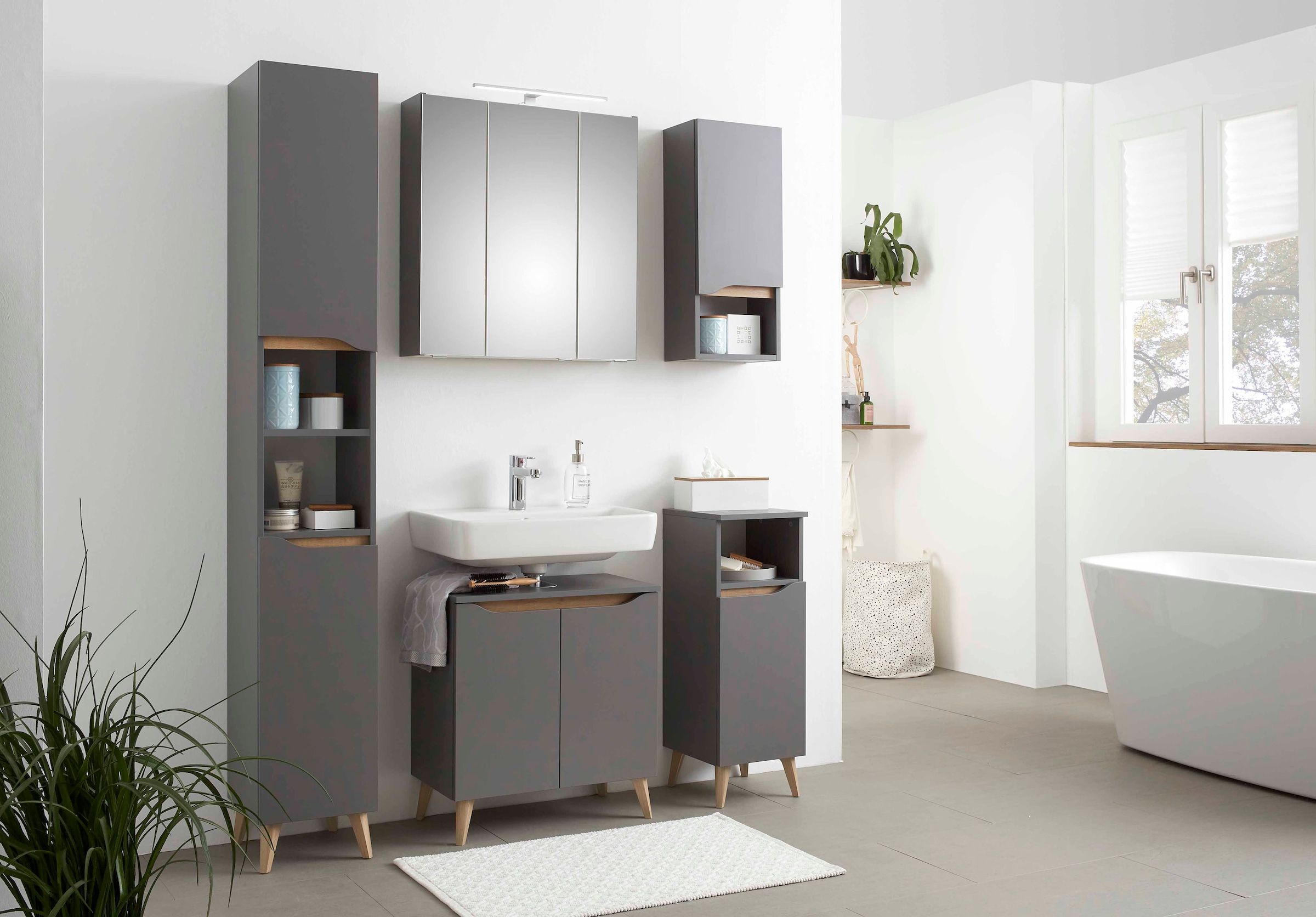 Saphir Spiegelschrank »Quickset 357 Badschrank, 3 Spiegeltüren, 6 Einlegeböden, 65 cm breit« inkl. LED-Beleuchtung, Türdämpfer, Schalter-/Steckdosenkombination