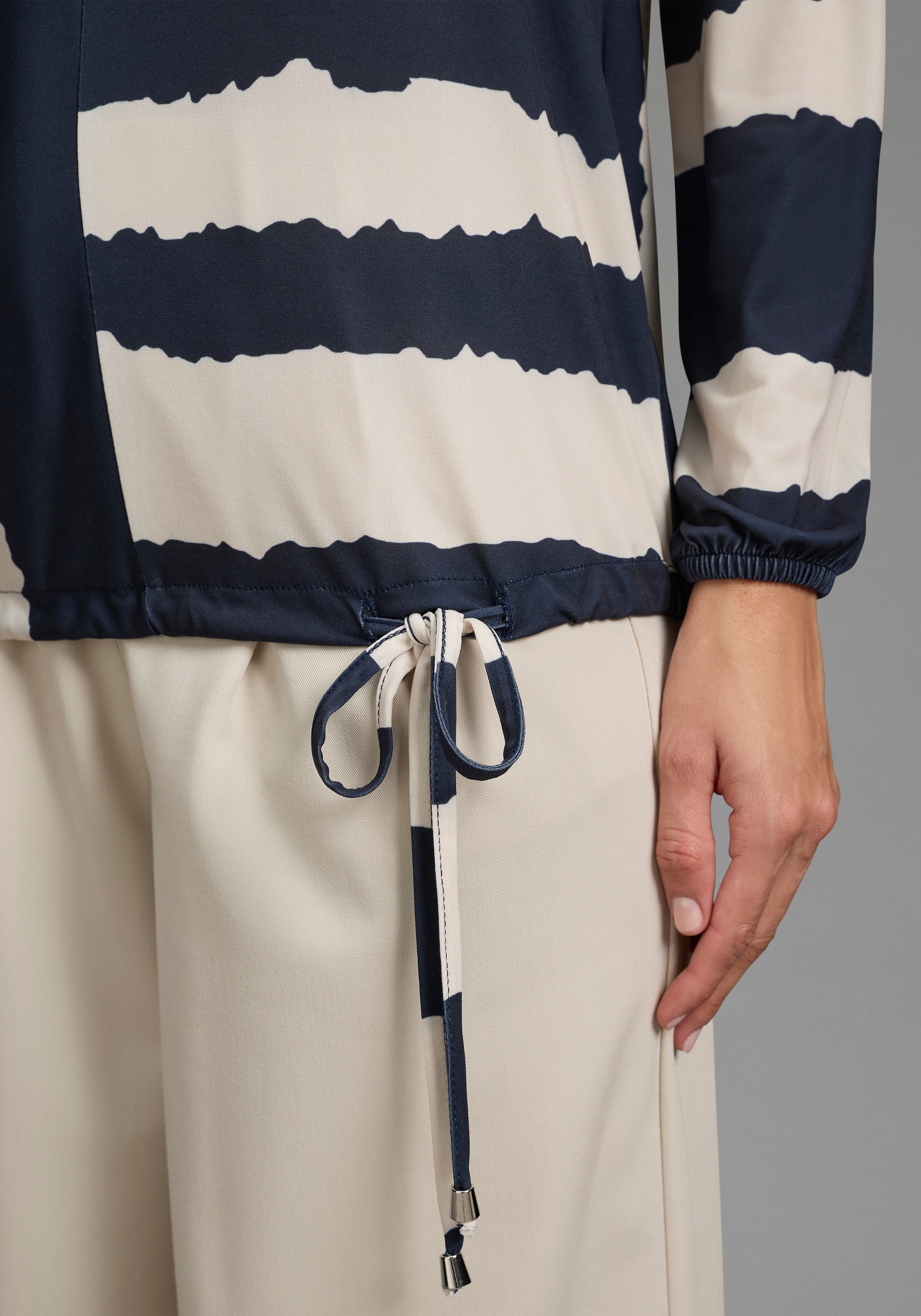 Laura Scott Langarmshirt figurumschmeichelnde Passform, mit Rundhalsausschnitt