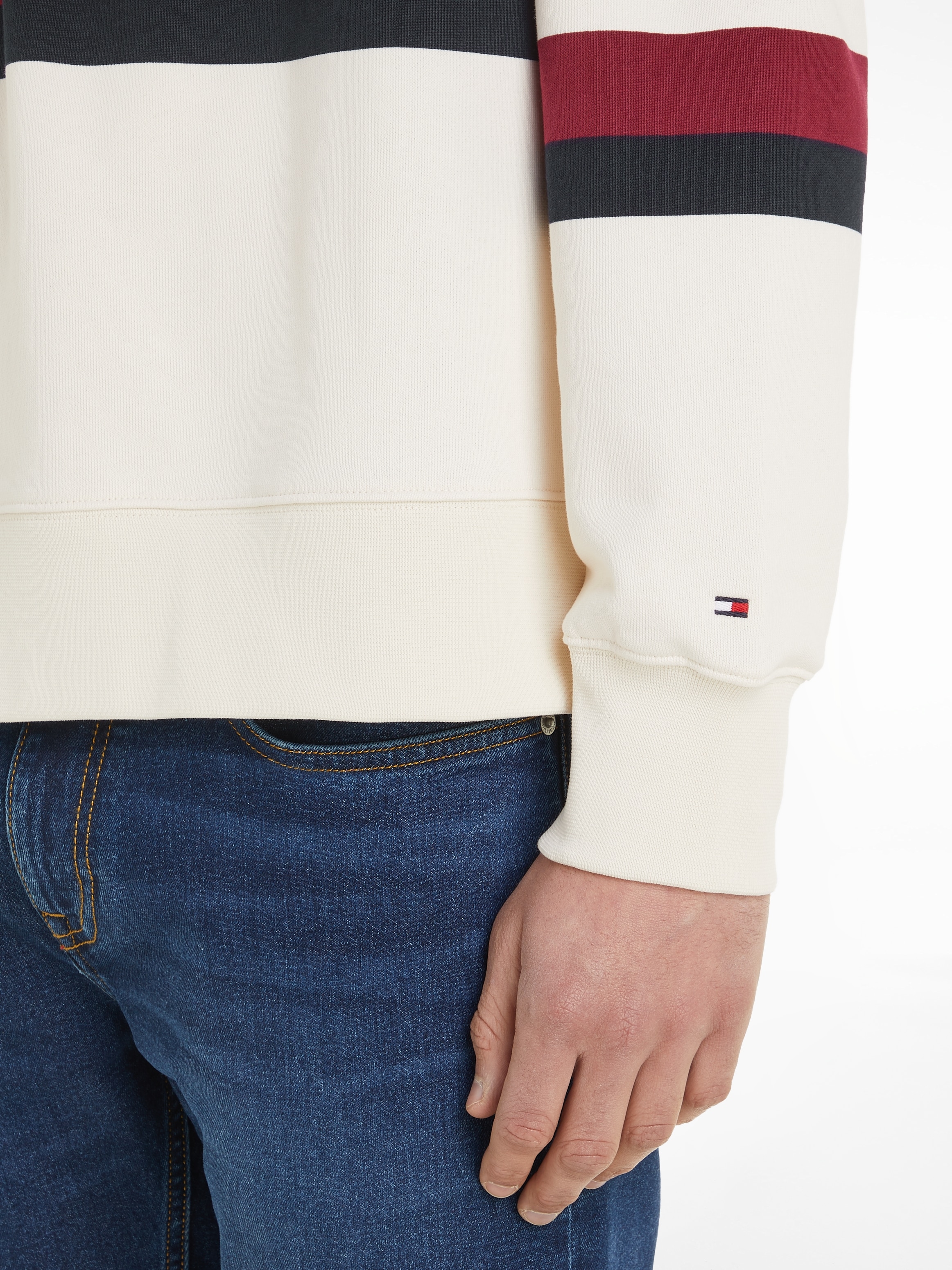 Tommy Hilfiger Sweatshirt »MONOTYPE COLOR BLOCK SWEATSHIRT«, mit modischem Logoschriftzug auf der Brust