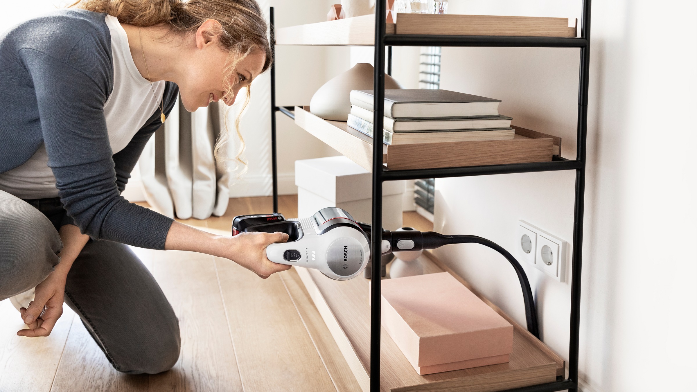 BOSCH Akku-Bodenstaubsauger »Unlimited 7 BSS715CARP/BSS715FRSH, 5.0 Ah Akku, Knickrohr« 10 Jahre Motorgarantie, Schnellladegerät, Made in Germany