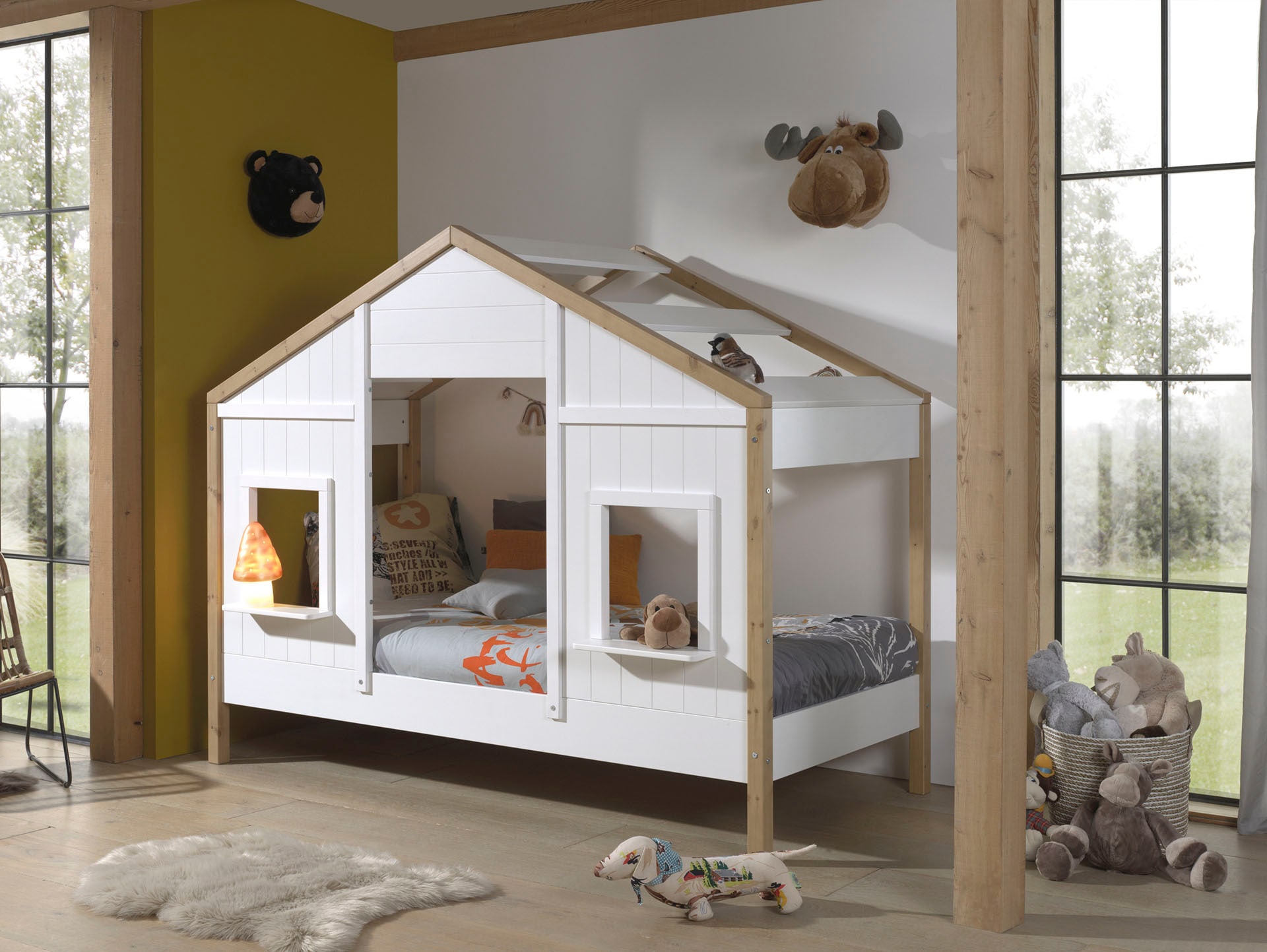 Vipack Hausbett »Babs, mit Dachaufbau, Fenstern, Made in Europe, originelle Optik«, (B/H/T ca. 210x170x97cm, Weiß/Oak lackiert, seitlich nach hinten offen), inklusive Rolllattenrost und wahlweise mit Bettschublade