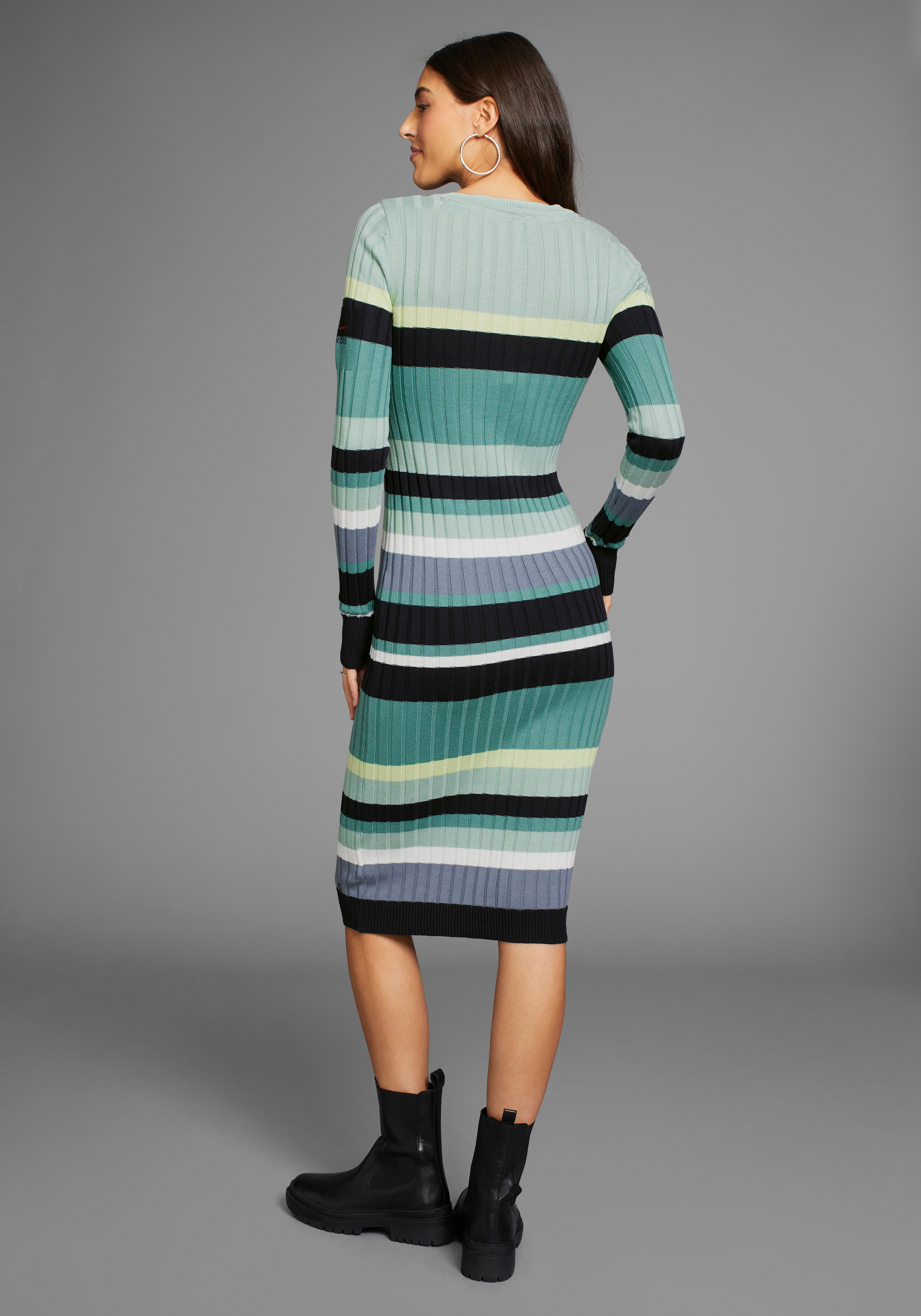 KangaROOS Strickkleid, mit Alloverstreifen