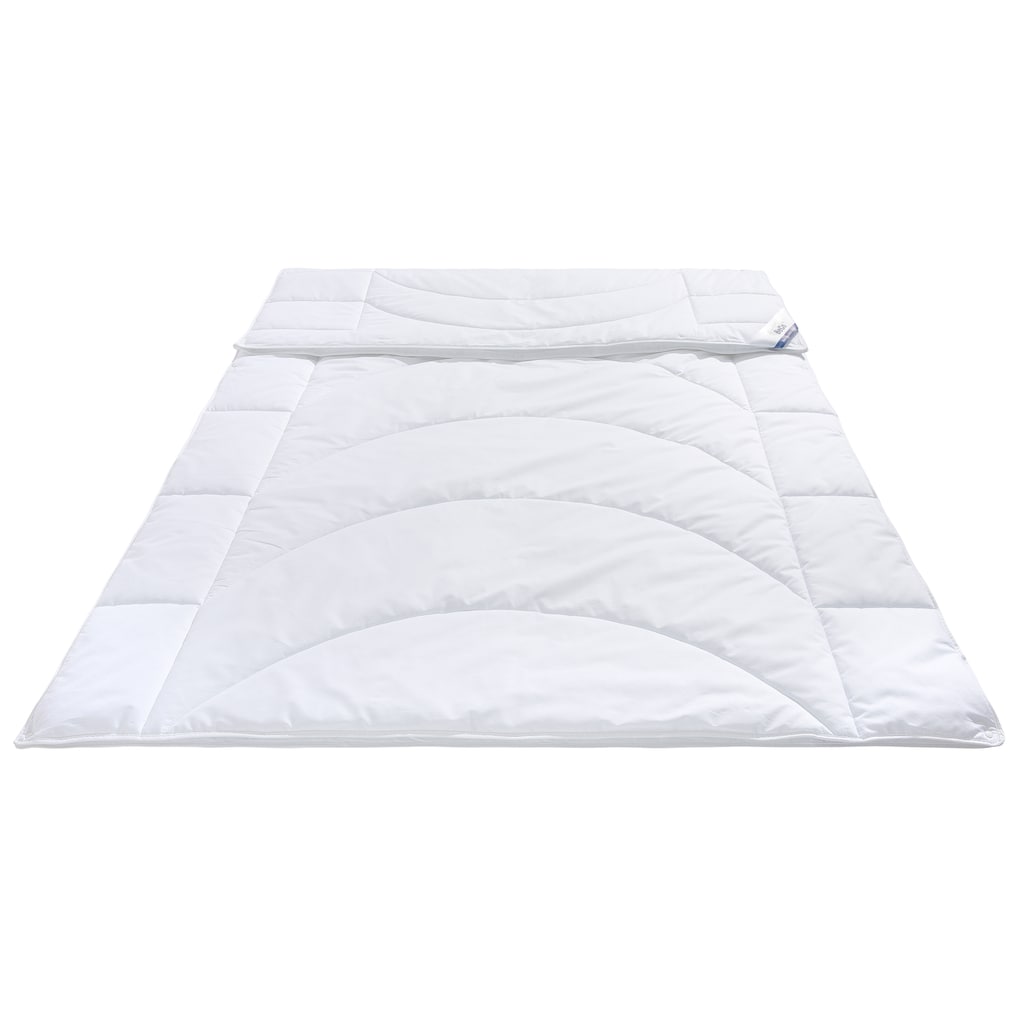 Beco Microfaserbettdecke »Medibett, Bettdecken für Sommer und Winter, zwei Bezugsvarianten«, 4-Jahreszeiten, Füllung 100% Polyester, Bezug 100% Baumwolle, (1 St.)