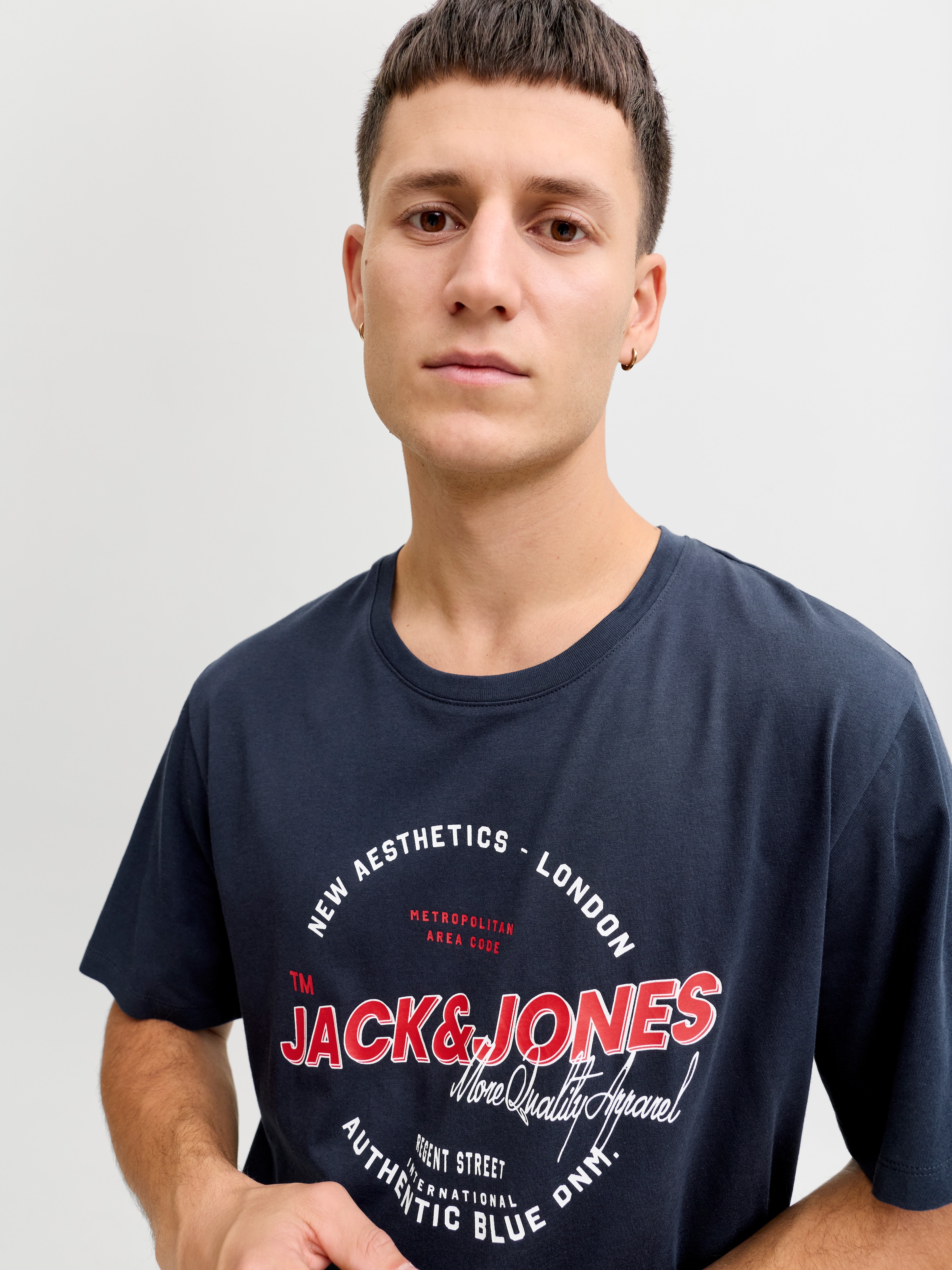 Jack & Jones Rundhalsshirt »JJELOGO TEE SS O-NECK 2 COL SS26 SN« mit Grafikprint