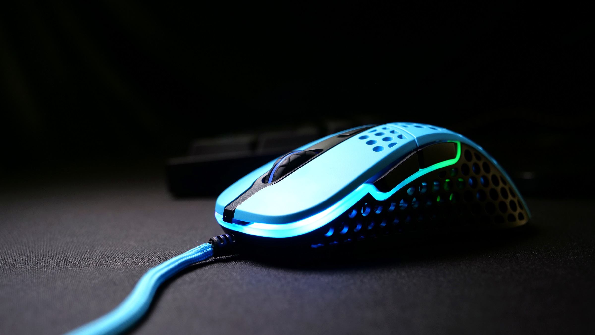 Cherry Xtrfy Gaming-Maus »M4 RGB«, kabelgebunden, ultraleichte Gaming-Maus