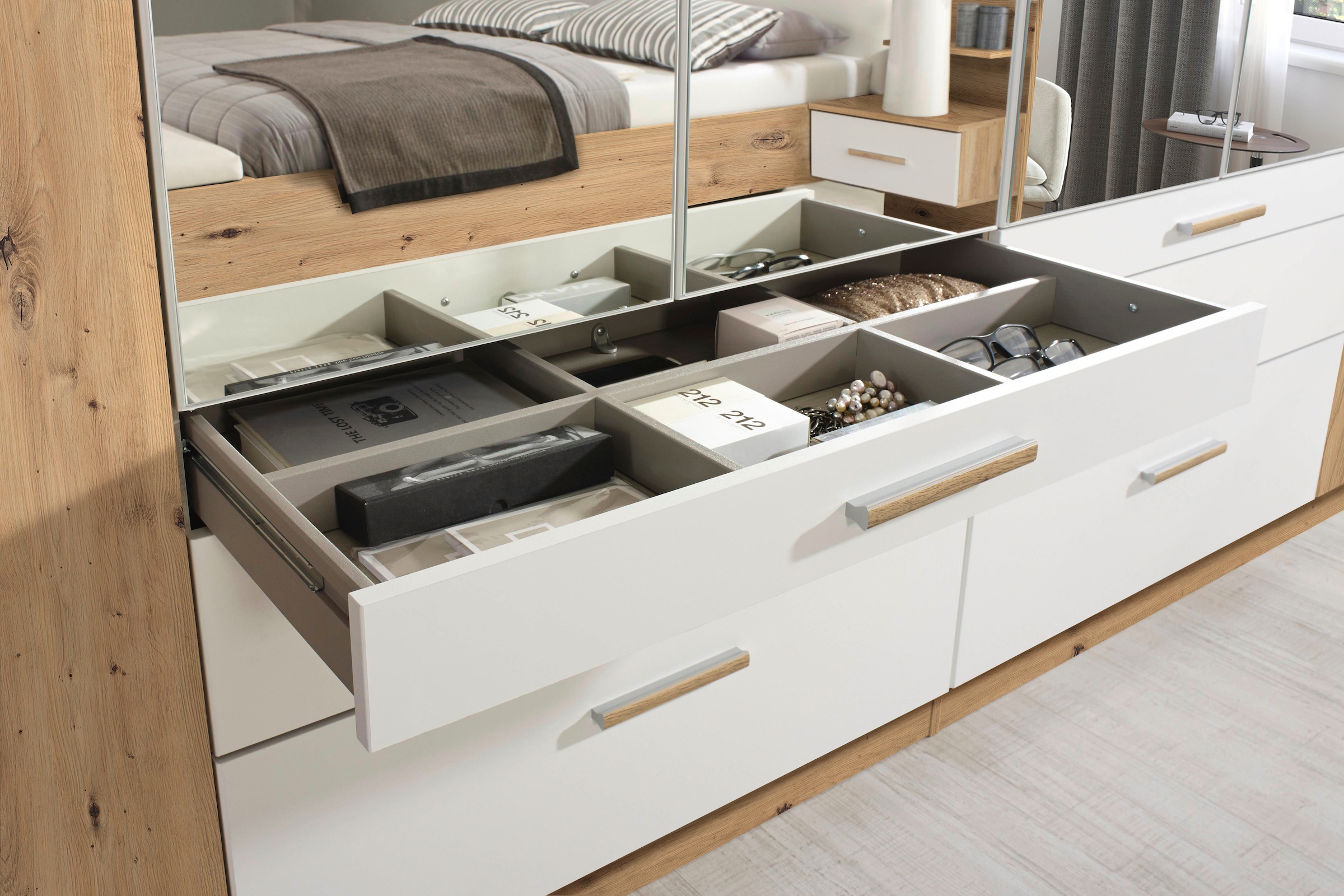 rauch Kleiderschrank »Schrank Drehtürenschrank Ankleide Garderobe Schlafzimmer MOSBACH« Breiten: 181/226/271 cm, Höhe 210 cm,  mit Spiegel und farblich abgesetzten Schubladen MADE IN GERMANY