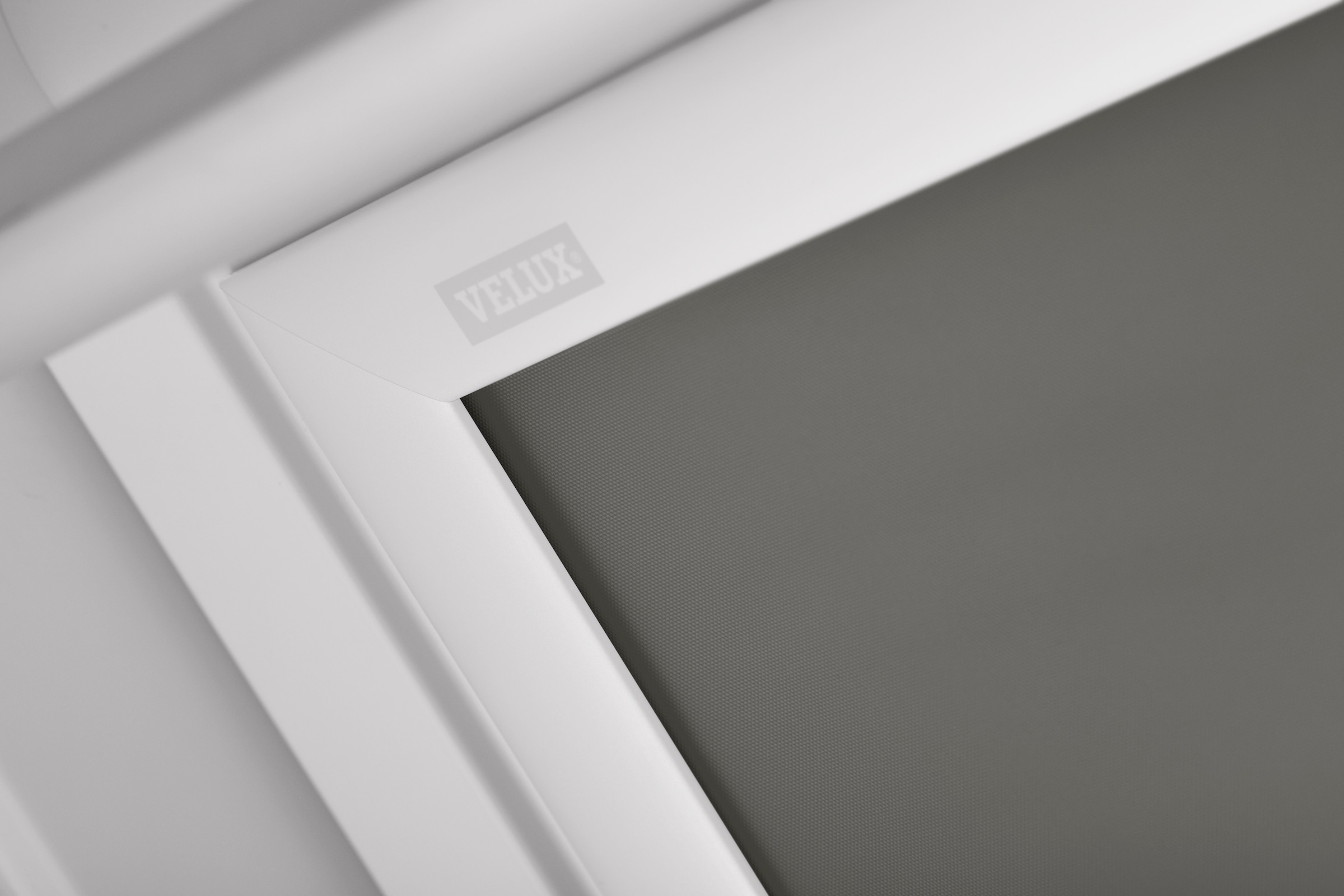 VELUX Verdunklungsrollo »DKL C02 0705SWL«, verdunkelnd, Verdunkelung, ohne Bohren, in Führungsschienen, weiße Führungsschienen & Griffleiste