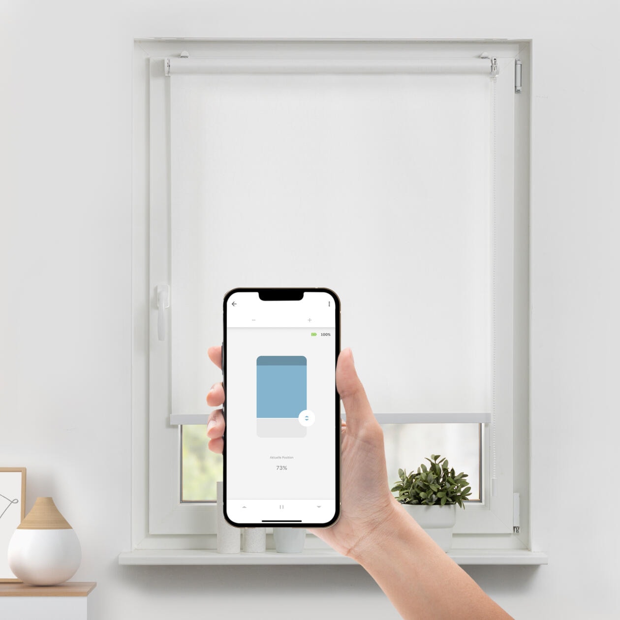 LICHTBLICK ORIGINAL Rollo »Klemmfix, ohne Bohren«, blickdicht, Blendschutz-Sichtschutz, mit Bohren/ohne Bohren, freihängend, Steuerbar mit Bluetooth-App, integrierter Elektromotor und Akku