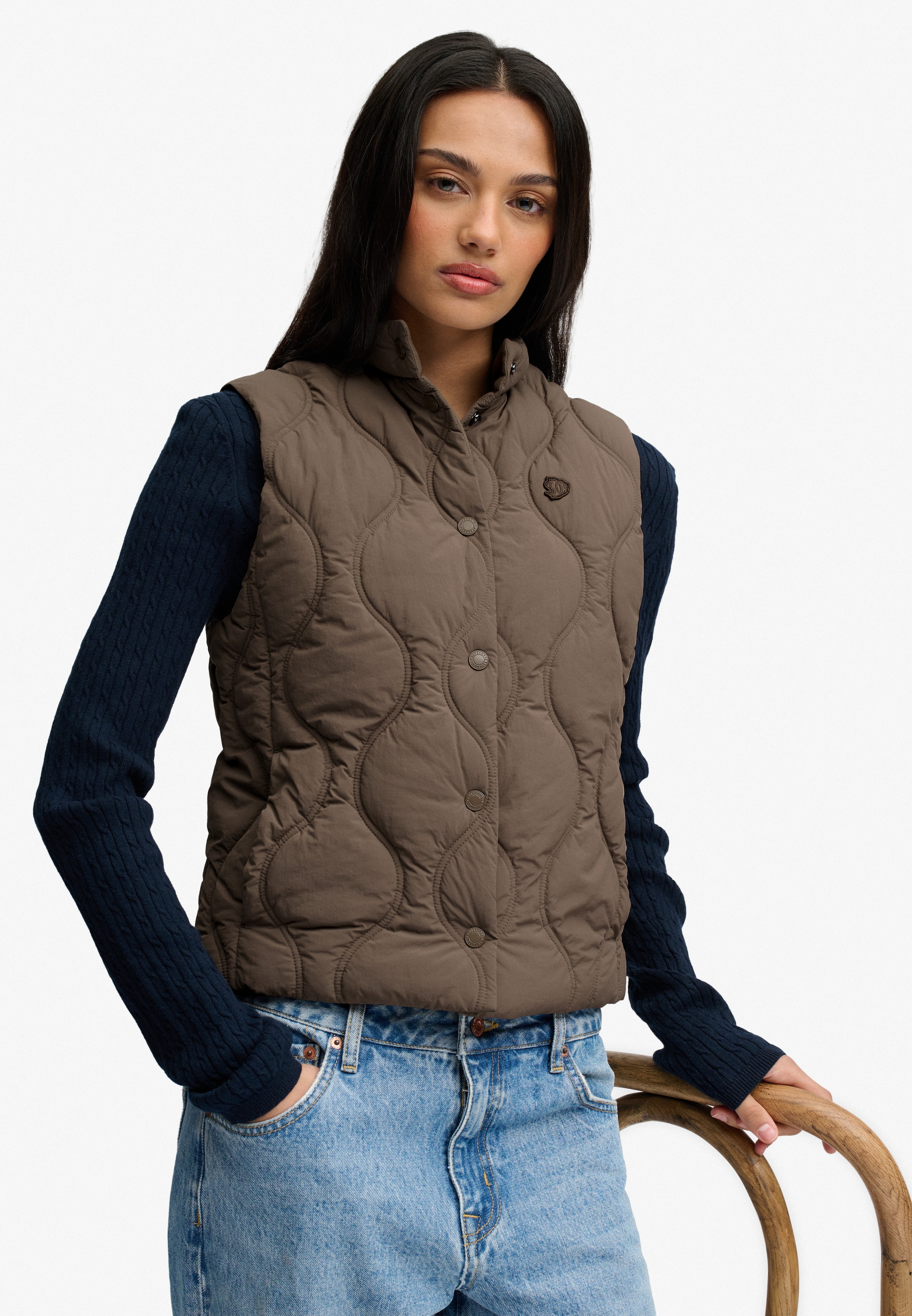 Superdry Steppweste »ONION QUILT CRINKLE SNAP GILET« aus Nylon, Slim Fit, mit Reißverschluss, in normaler Länge