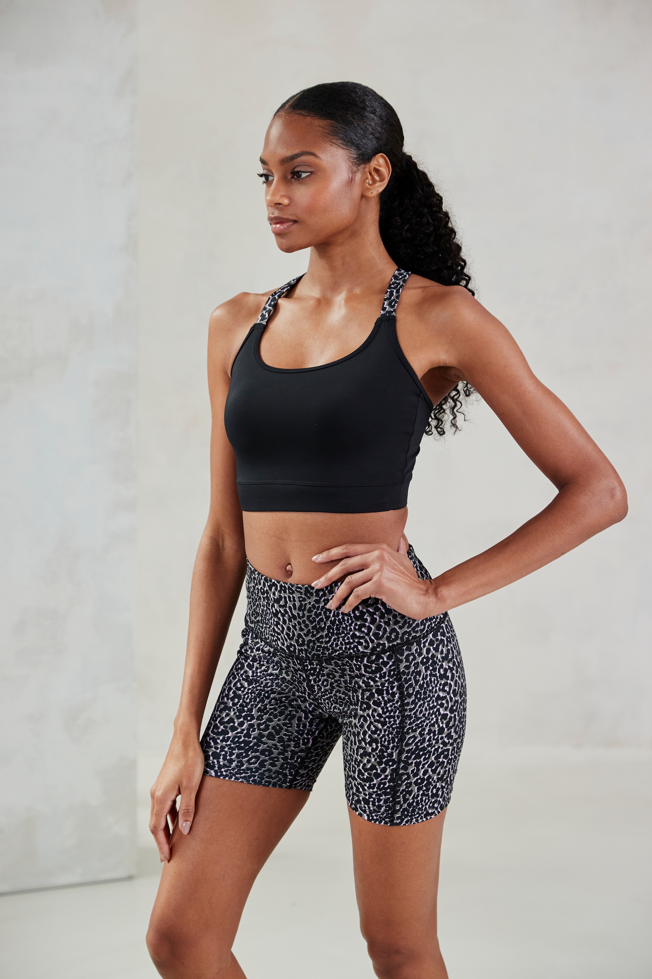 LASCANA ACTIVE Shorts, Radlerhose in Leo-Optik