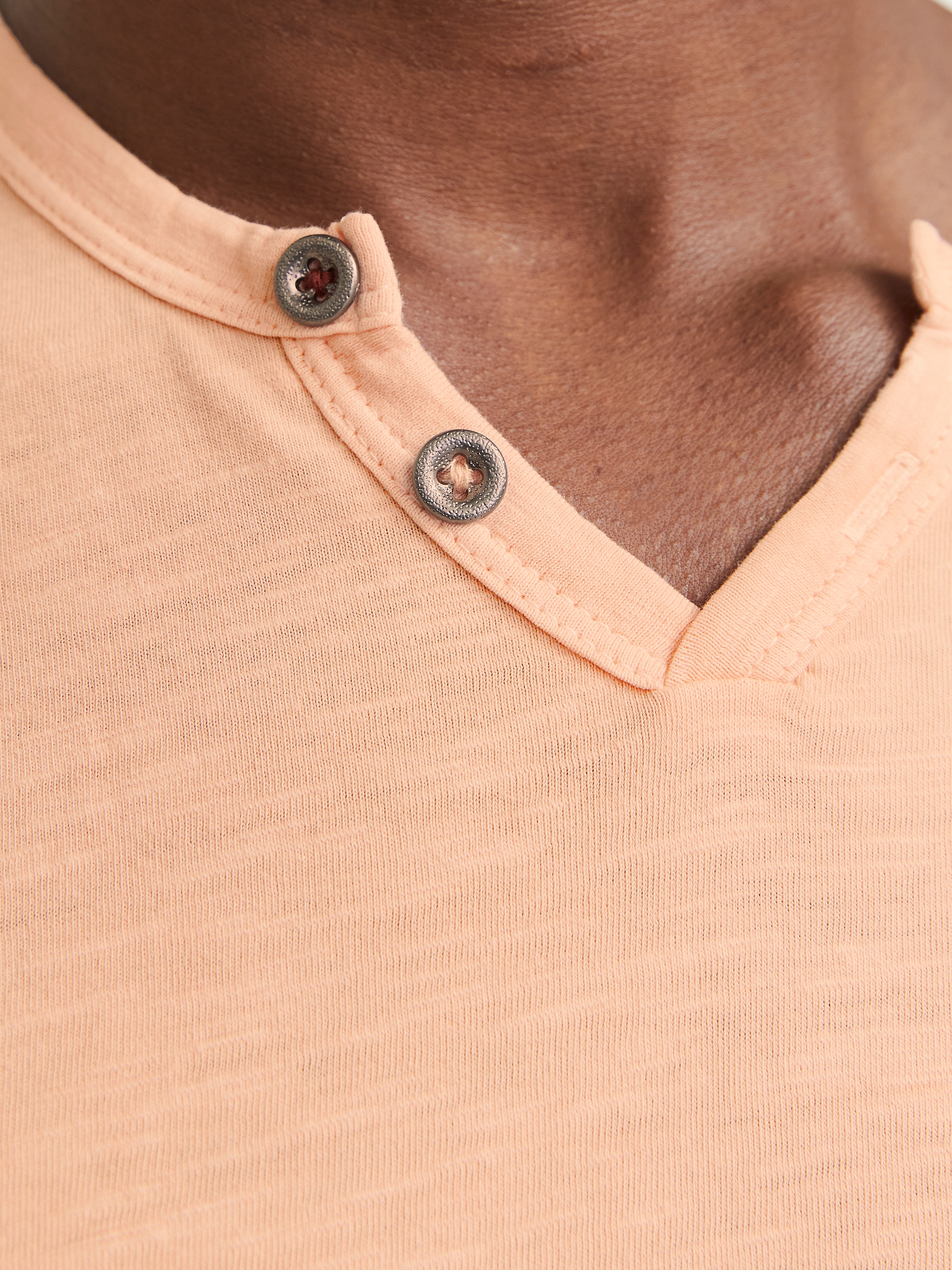 Jack & Jones »JJESPLIT NECK TEE SS NOOS« mit V-Ausschnitt