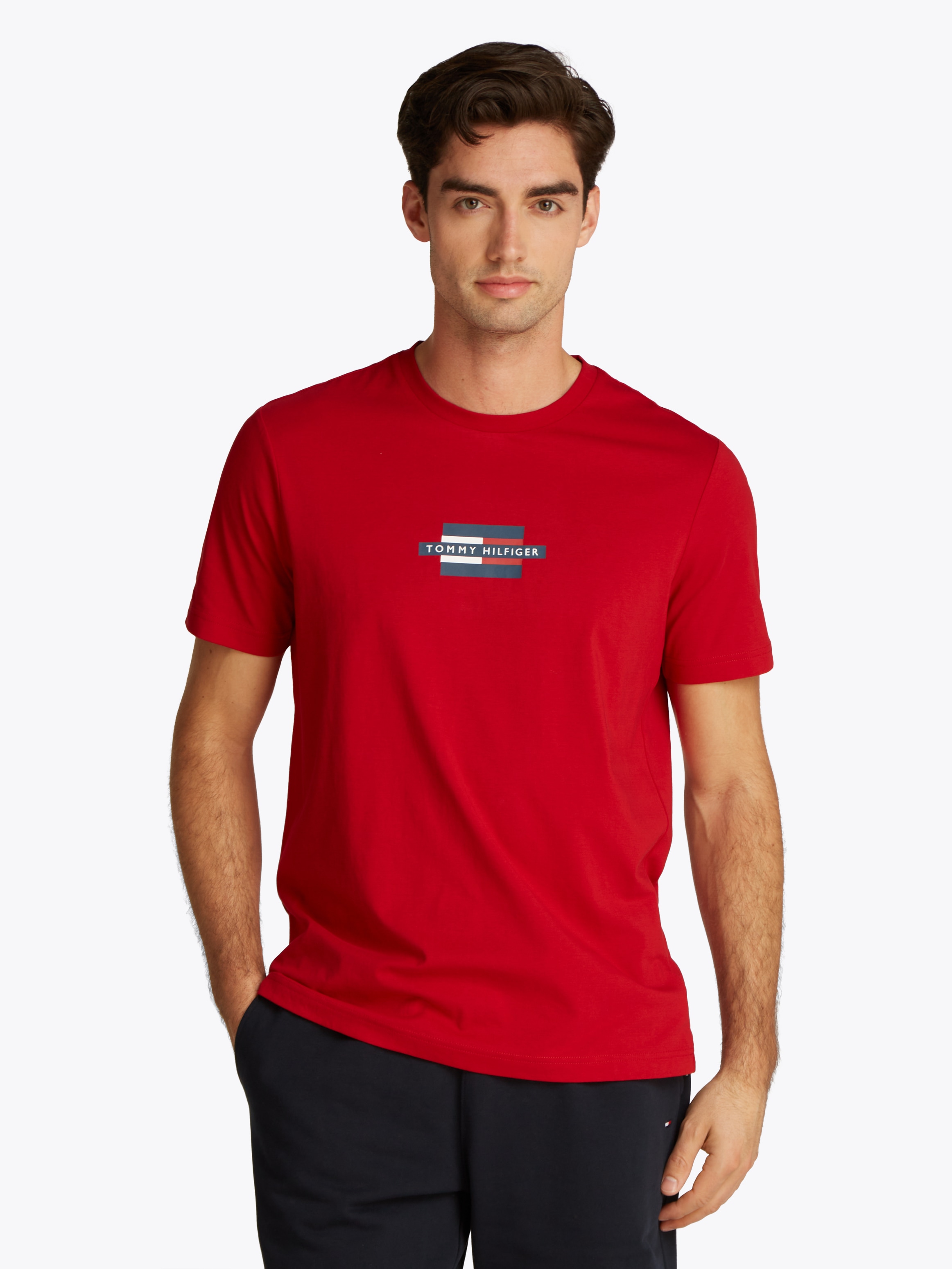 Tommy Hilfiger Kurzarmshirt »FLAG BOX TEE«, Mit Rundhalsausschnitt