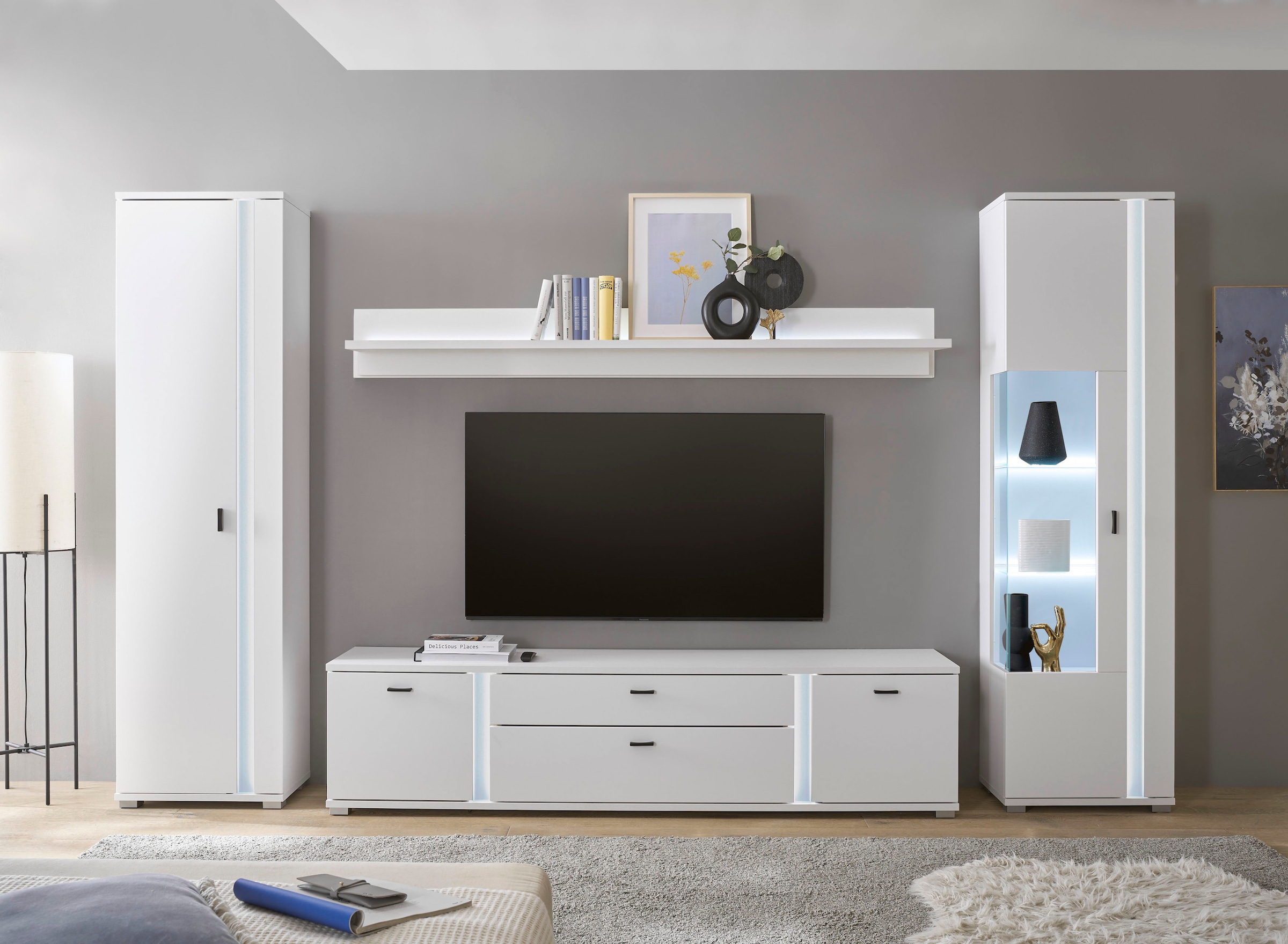INOSIGN Wohnwand »LONG ISLAND«, (Set, 4 St.), in moderner Trendfarbe,inklusive senkrechter Beleuchtung,Breite 330 cm