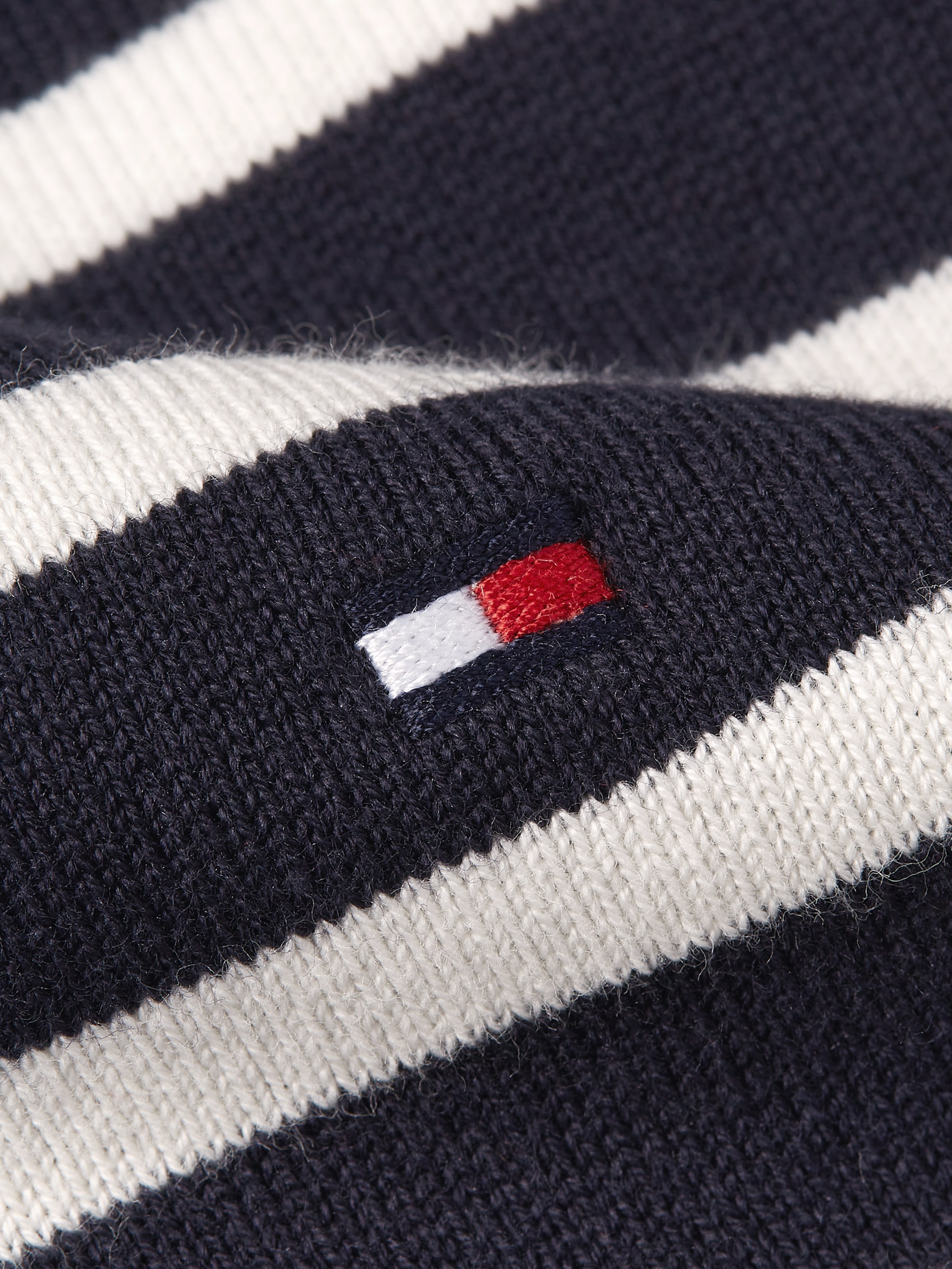 Tommy Hilfiger V-Ausschnitt-Pullover, mit Logo-Stickerei