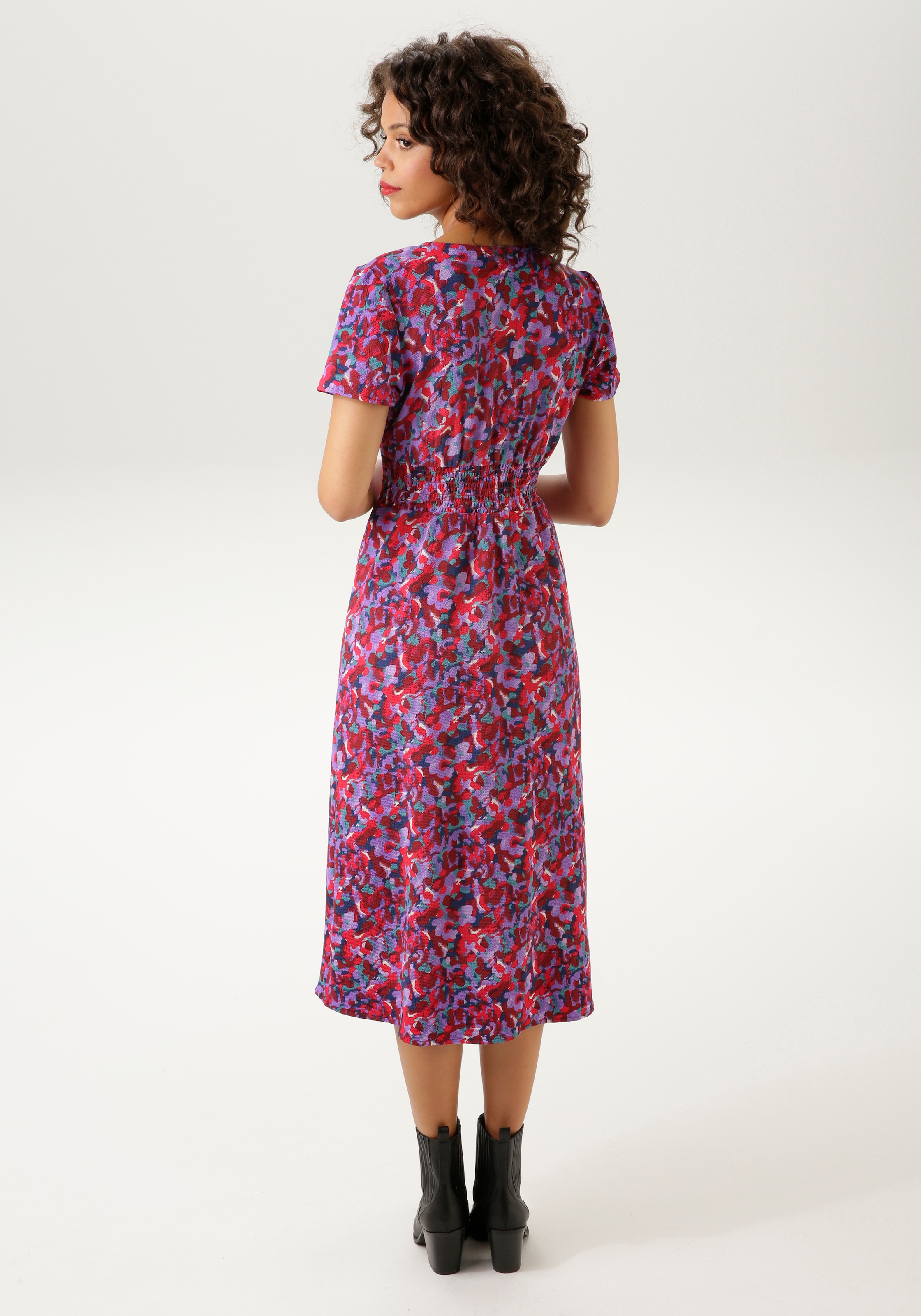 Aniston CASUAL Sommerkleid, mit farbenfrohem, graphischem Blumendruck - NEUE KOLLEKTION
