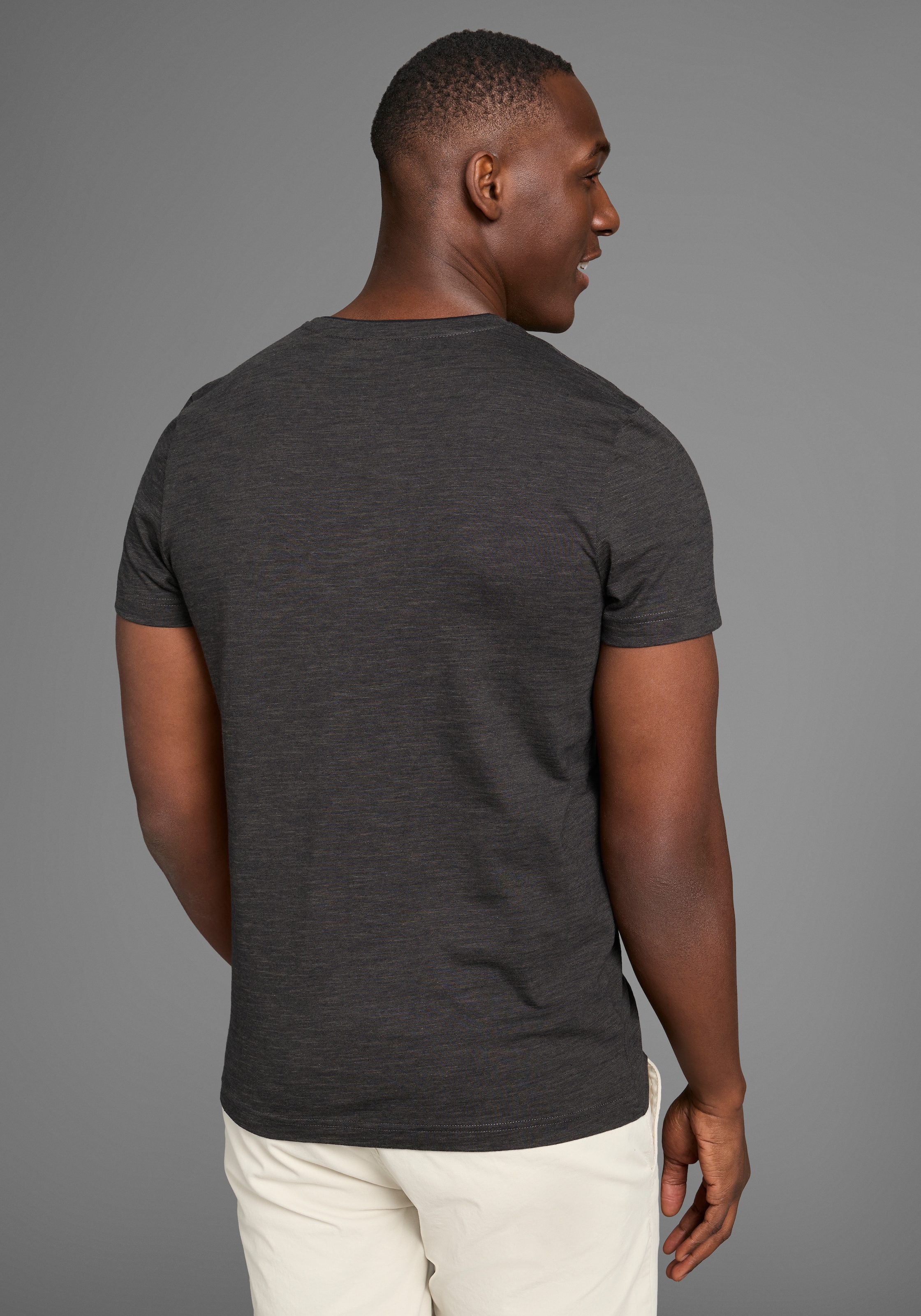 Bruno Banani T-Shirt, Mit Doppelkragen und Zierbrusttasche