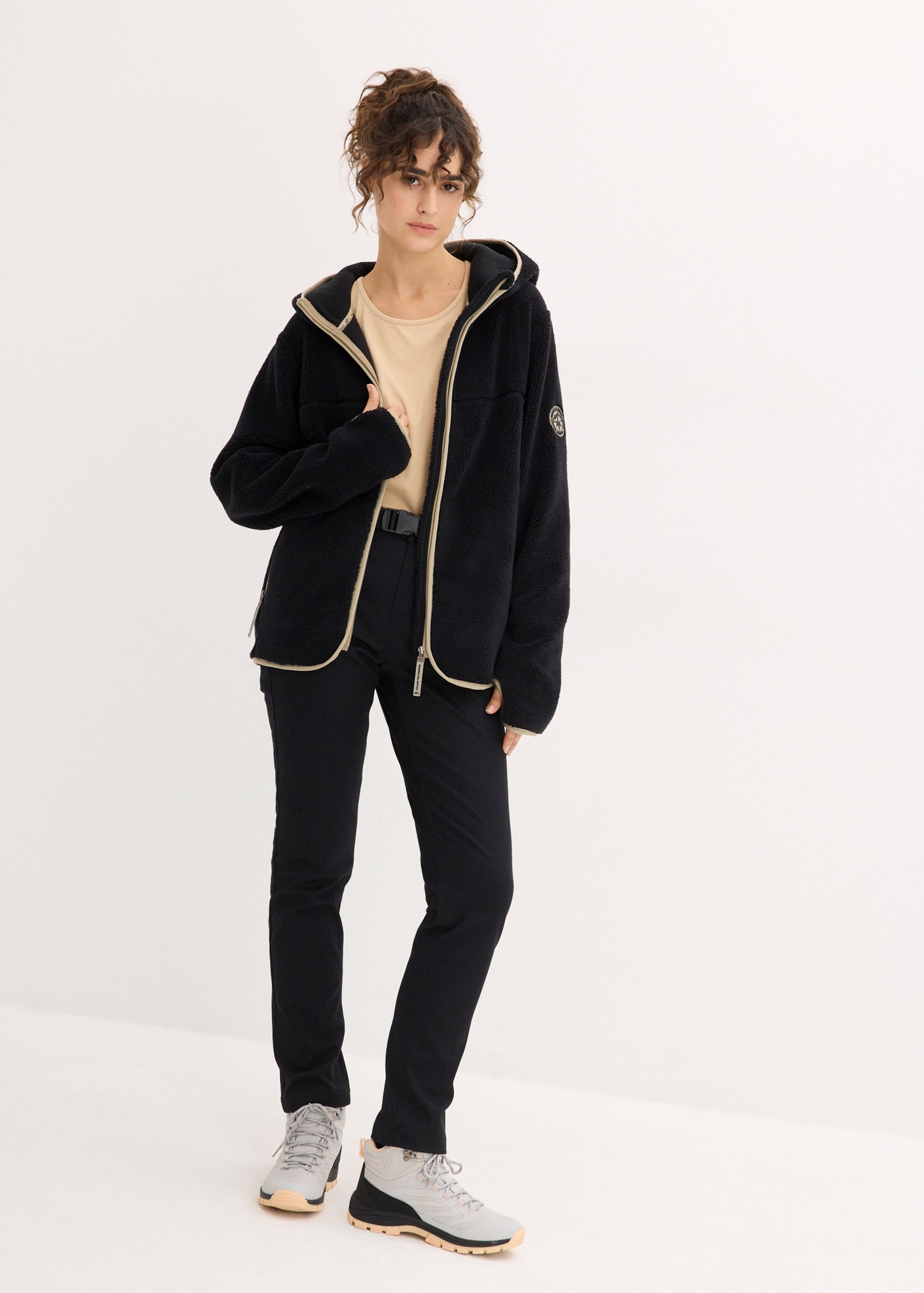 bonprix Fleecejacke mit Kapuze mit Kapuze, aus Teddy-Fleece, lässige Passform, mit Stehkragen