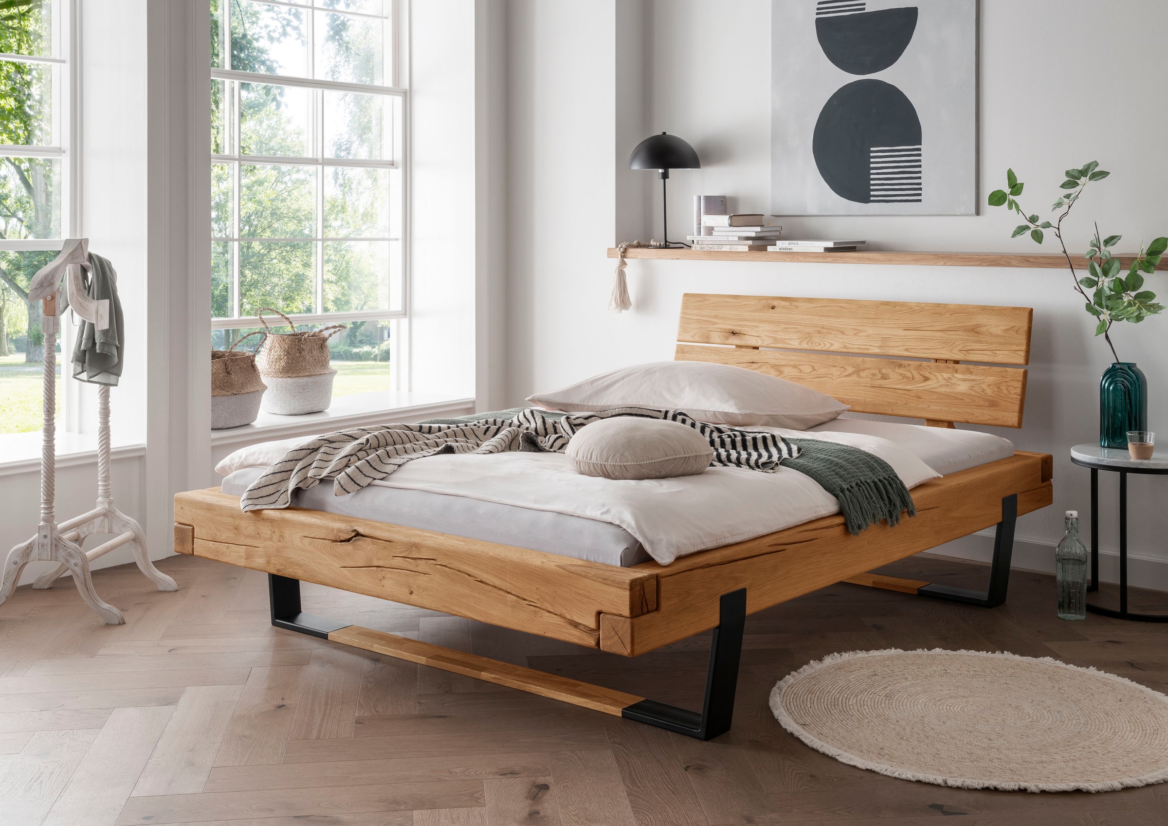 Home affaire Massivholzbett »Ultima Balkenbett Doppelbett, Füße Metallkufe mit Holzelement«, (hohe Belastbarkeit: 200kg je Seite), FSC®-zertifizierte Wildeiche oder Fichte, viele Breiten zur Auswahl