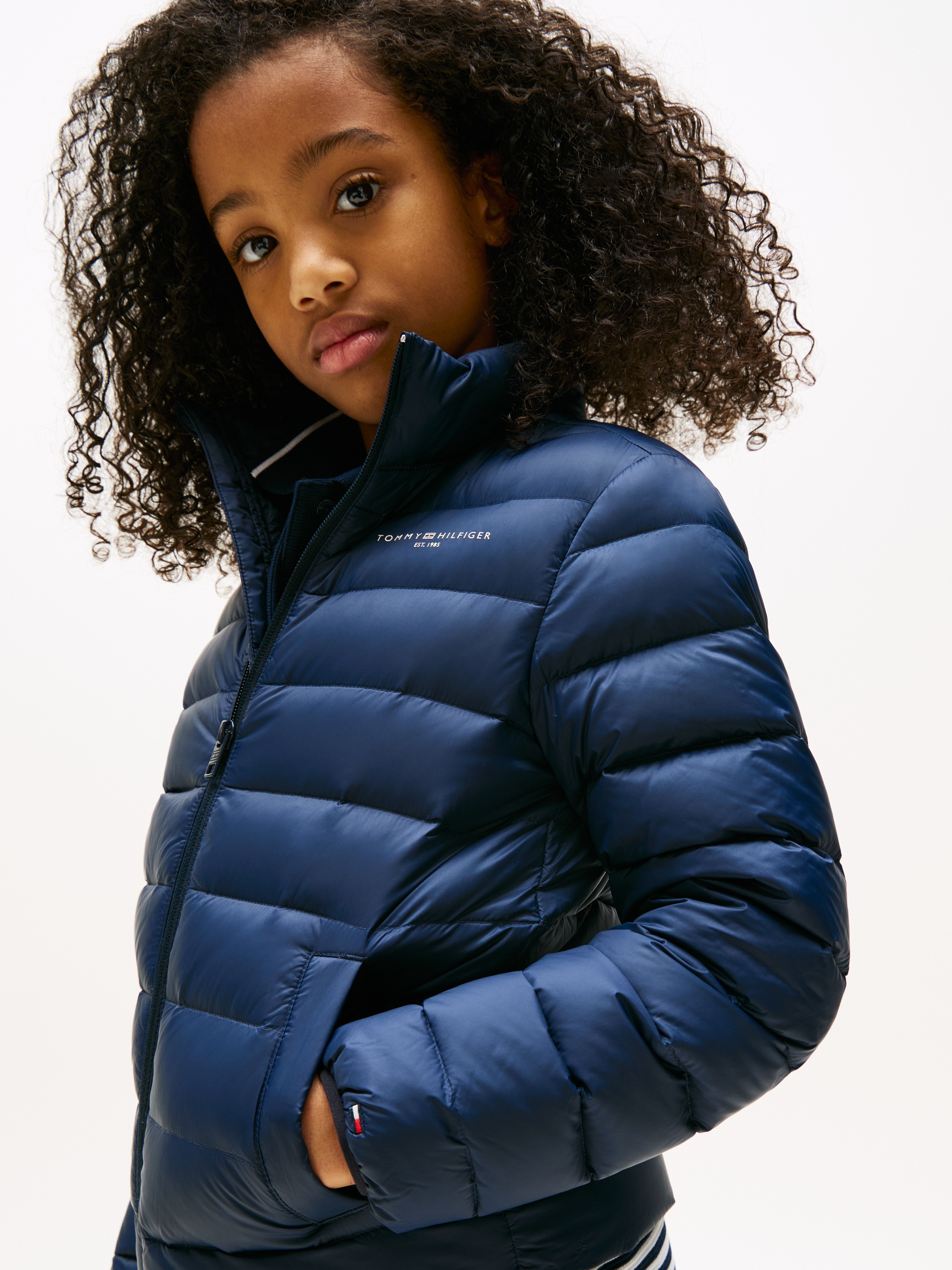 Tommy Hilfiger Steppjacke »ESSENTIAL LIGHT DOWN JACKET«, für Kinder bis 16 Jahre, Logodruck auf der Brust