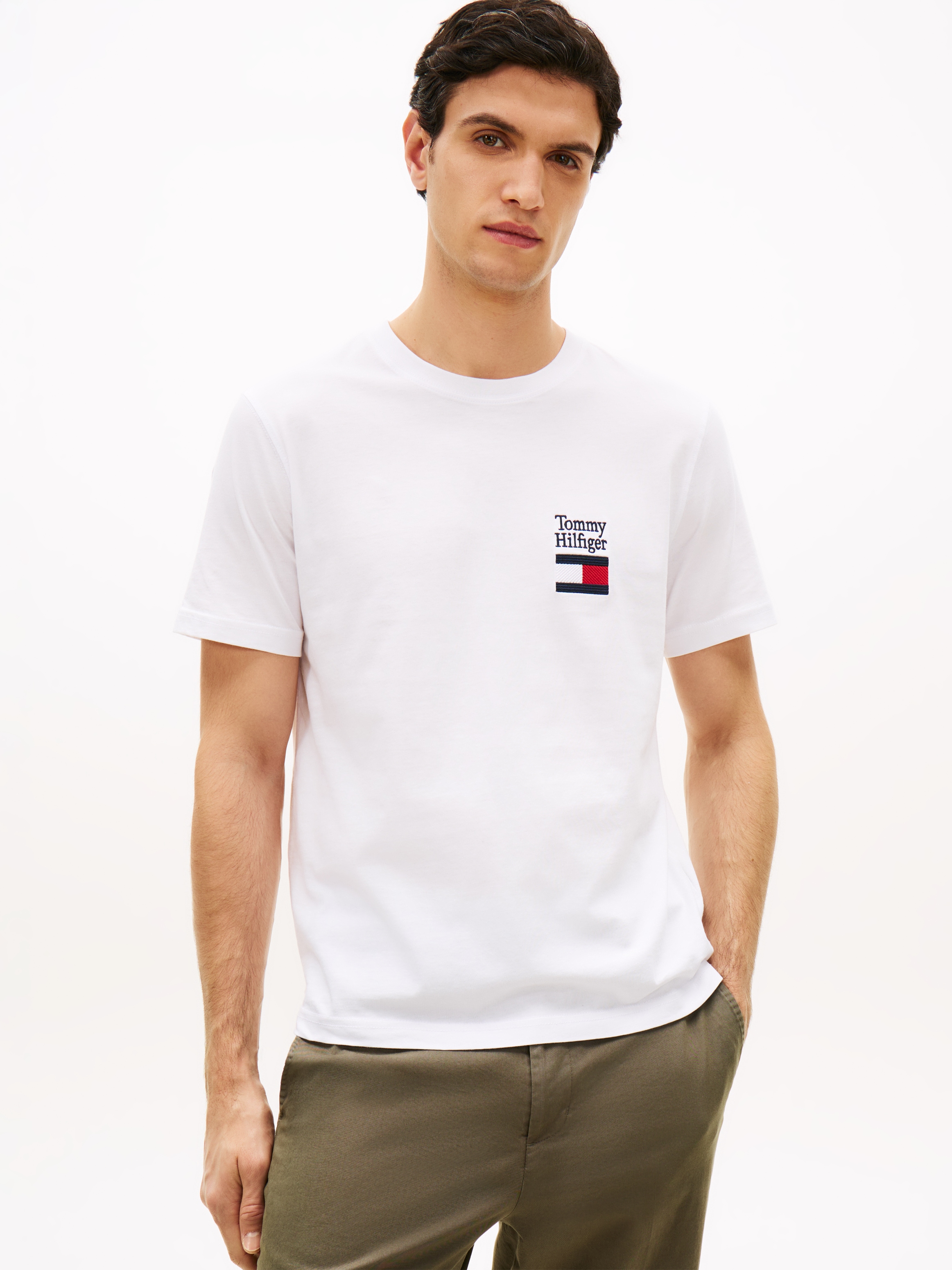 Tommy Hilfiger T-Shirt »BRAND LOVE TEXT STACK« Regular fit mit Rundhalsausschnitt