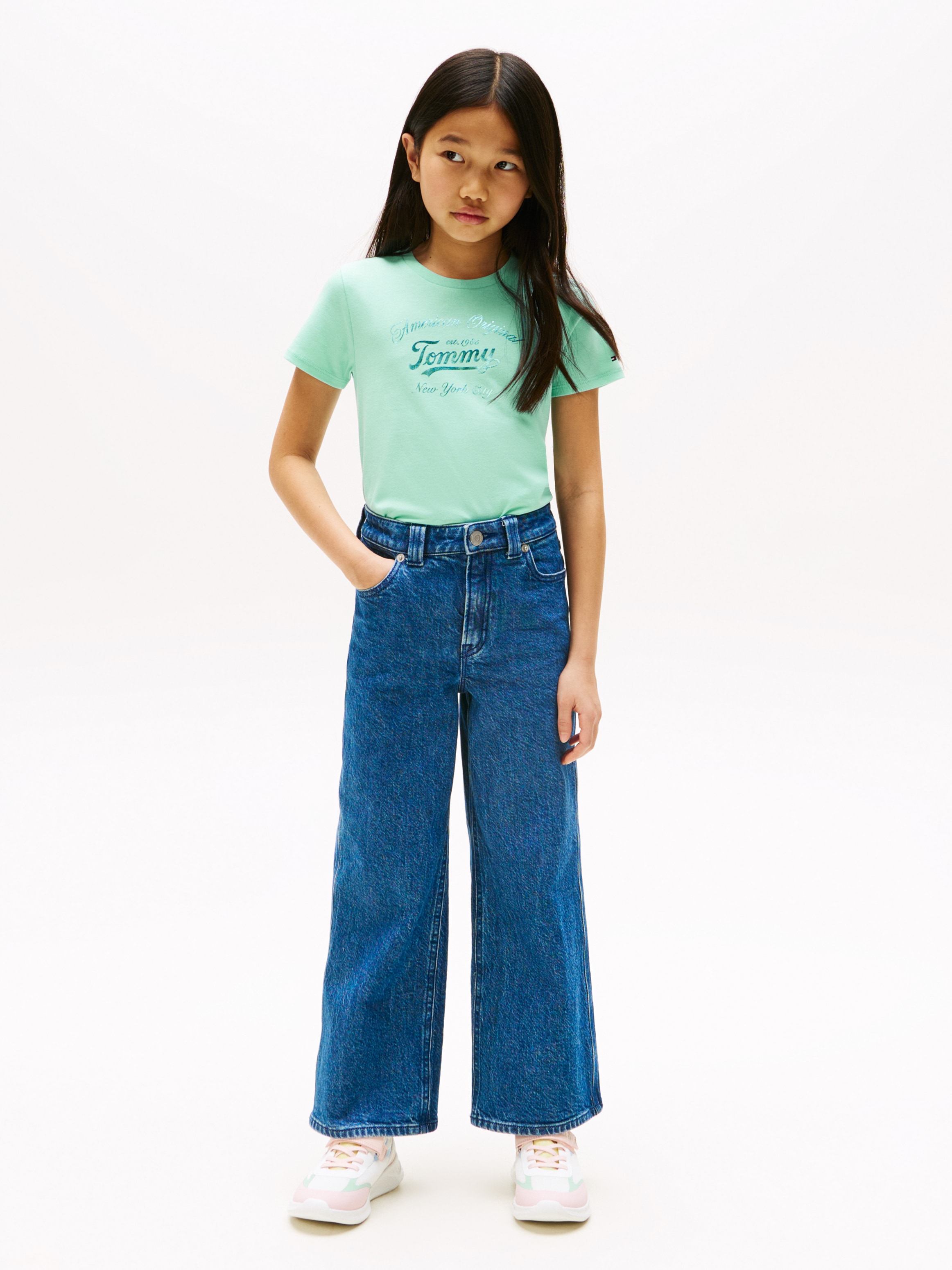 Tommy Hilfiger T-Shirt »TOMMY SCRIPT TEE SS«, für Kinder bis 16 Jahre, glänzender Druck