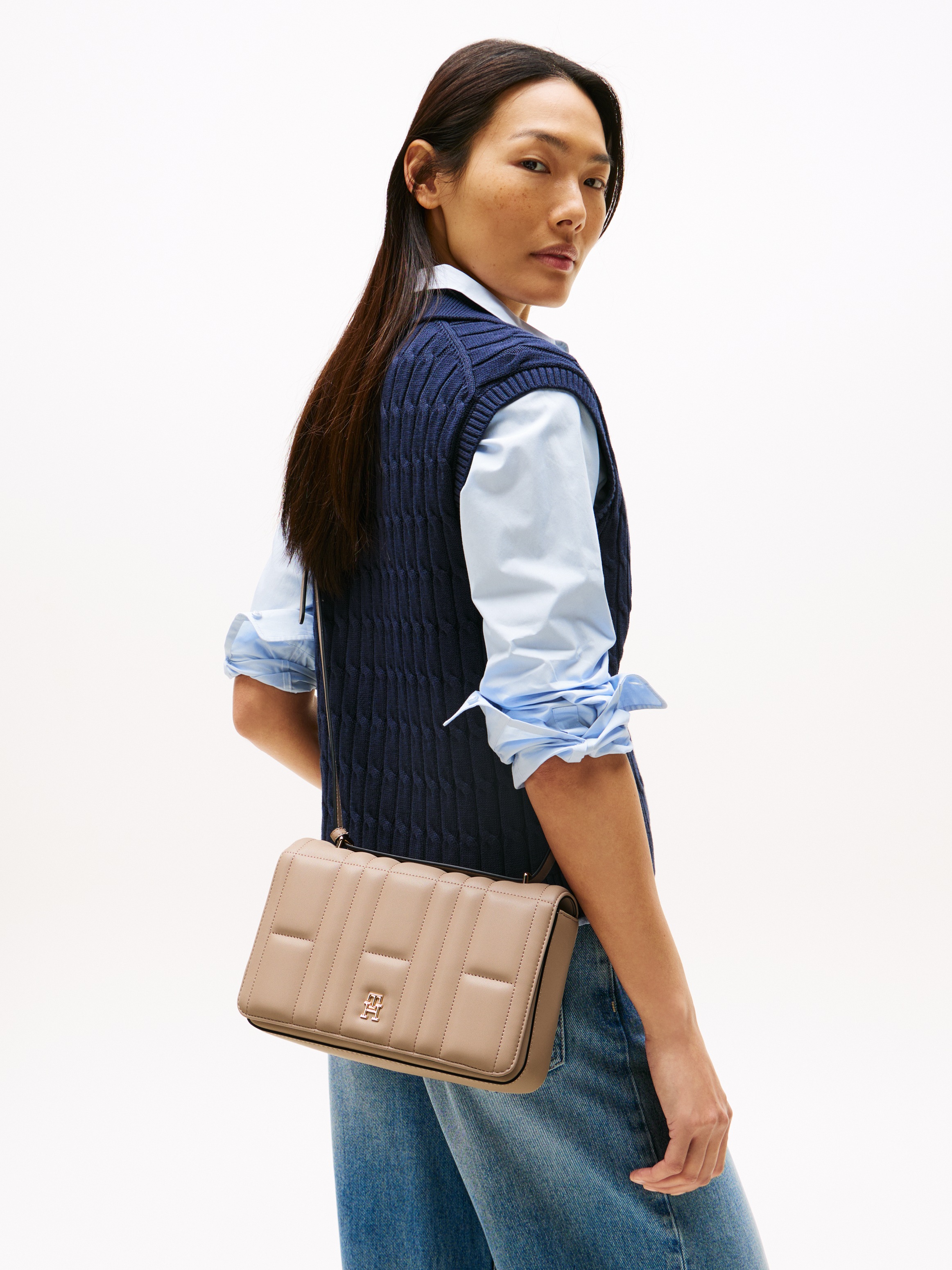 Tommy Hilfiger Umhängetasche »TH FEMININE CONV CROSSOVER«, Damen-Schultertasche, Clutch, Minibag mit modischer Steppung