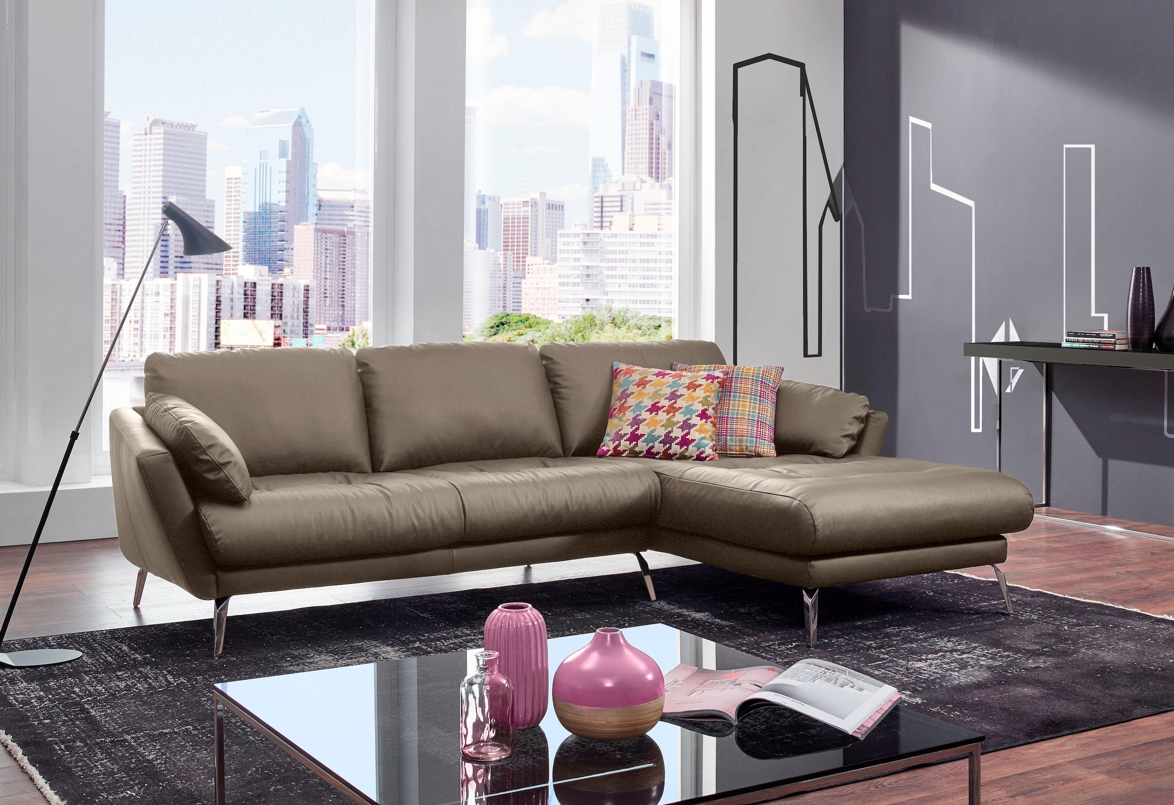 W.SCHILLIG Ecksofa »softy, Designsofa, zeitlos und elegant, hoher Sitzkomfort, L-Form«, mit dekorativer Heftung im Sitz, Füße Chrom glänzend