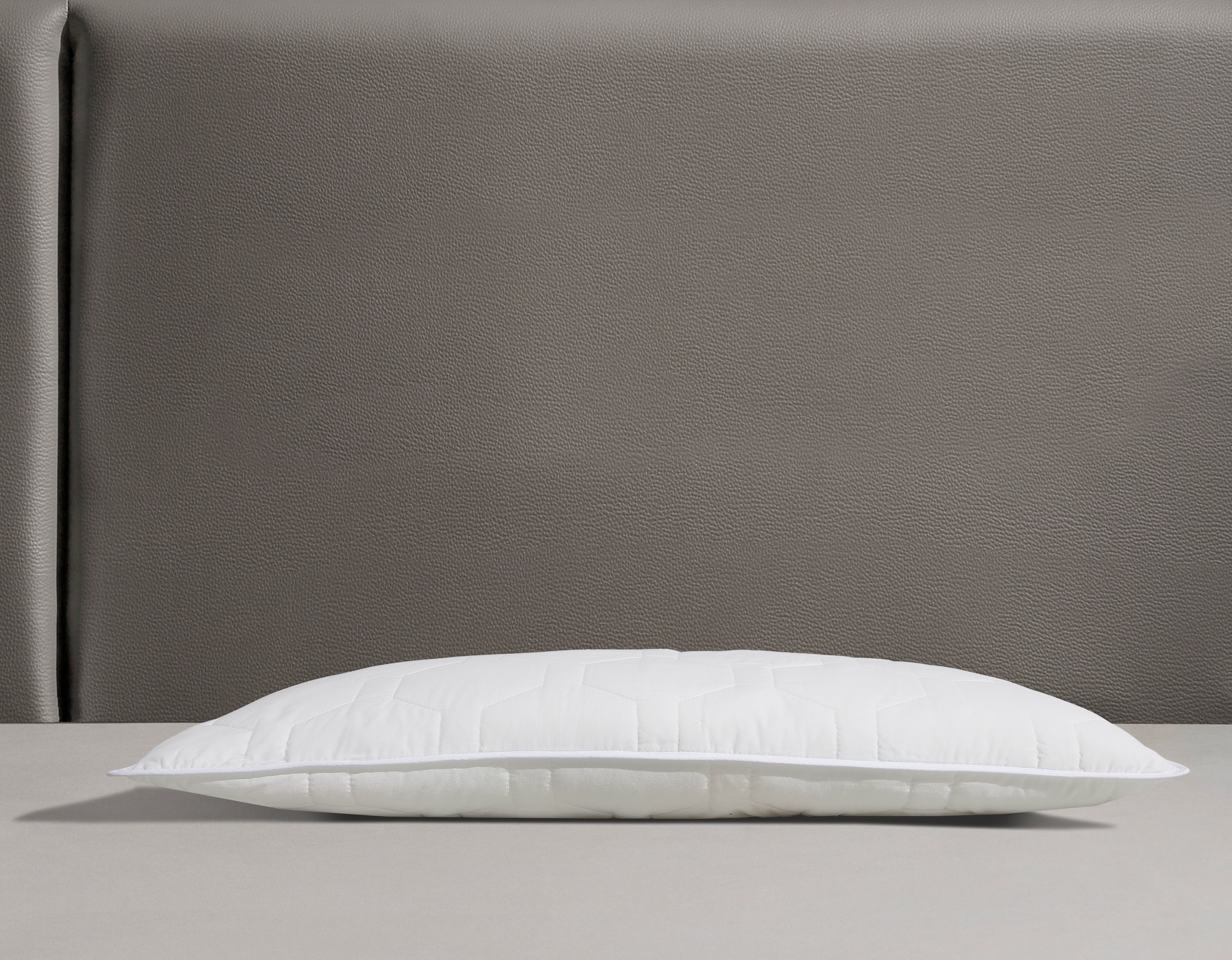 Beco Microfaserkissen »Medibett, Kopfkissen«, Füllung: Polyester, Bezug: Polyester oder Baumwolle, (1 St.), Kissen 40x80 cm, 80x80cm, Allergiker geeignet (Hausstauballergiker)