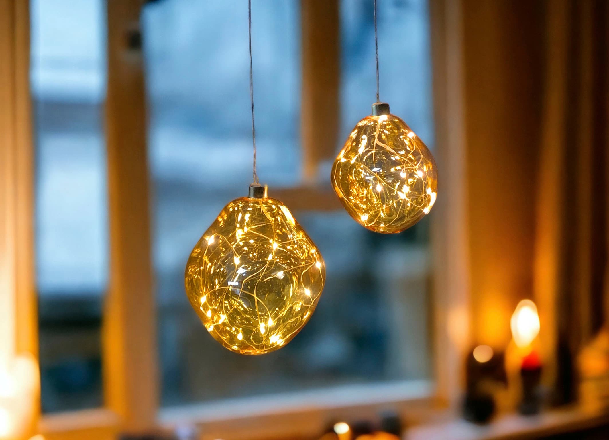 Leonique Dekokugel »Birdelle, Weihnachtsdeko mit LED Beleuchtung, in organischer Form«, Ø ca. 12 cm, Christbaumkugeln, organische Kugeln aus Glas