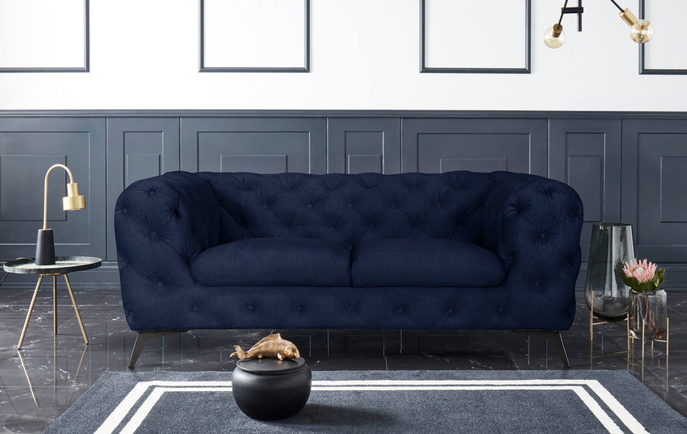 Leonique Chesterfield-Sofa »Glynis«, aufwändige Knopfheftung, moderne Chesterfield Optik, Fußfarbe wählbar