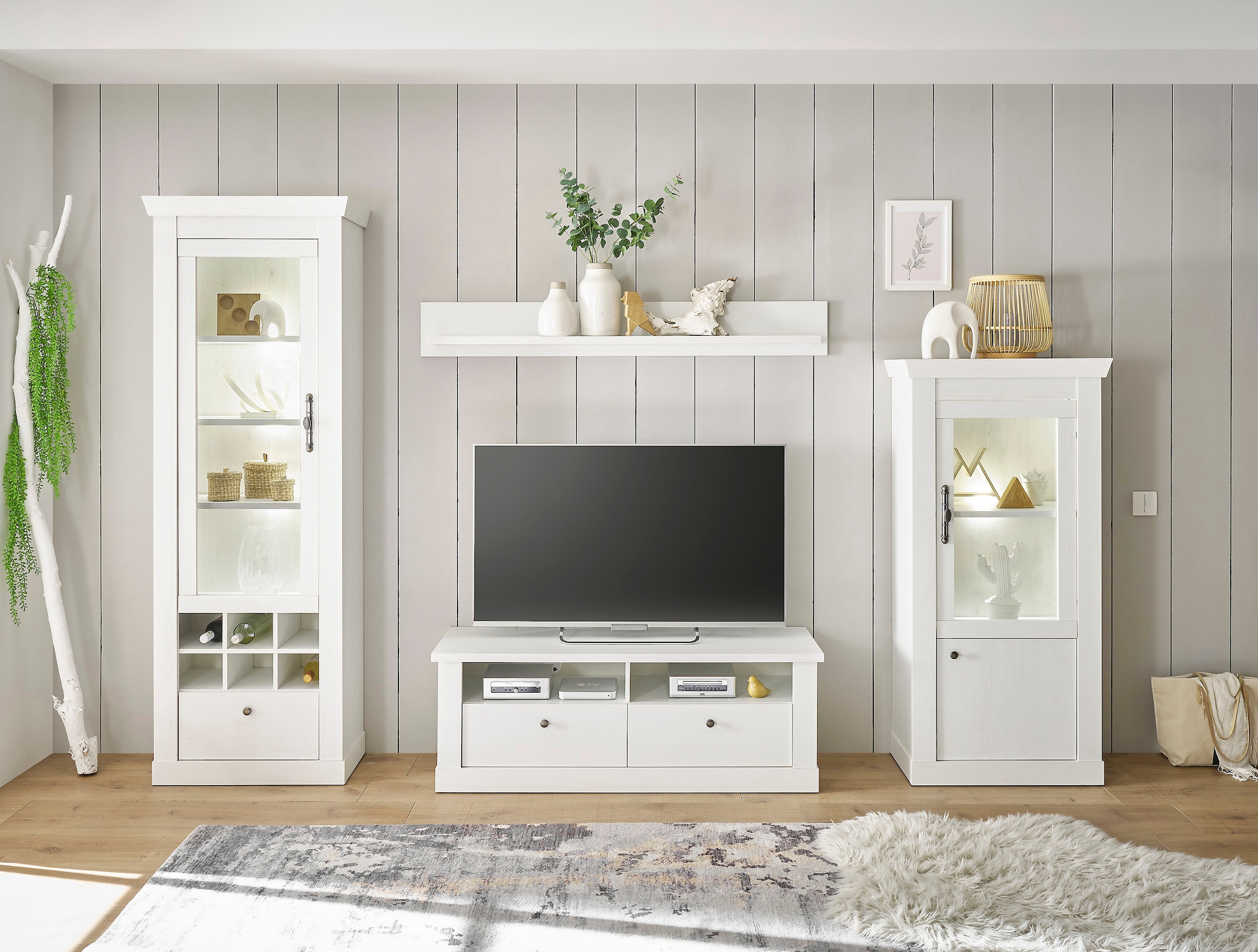 Home affaire Lowboard »RAVENNA«, im romantischen Landhausstil, Griffe aus Metall, Breite 132 cm