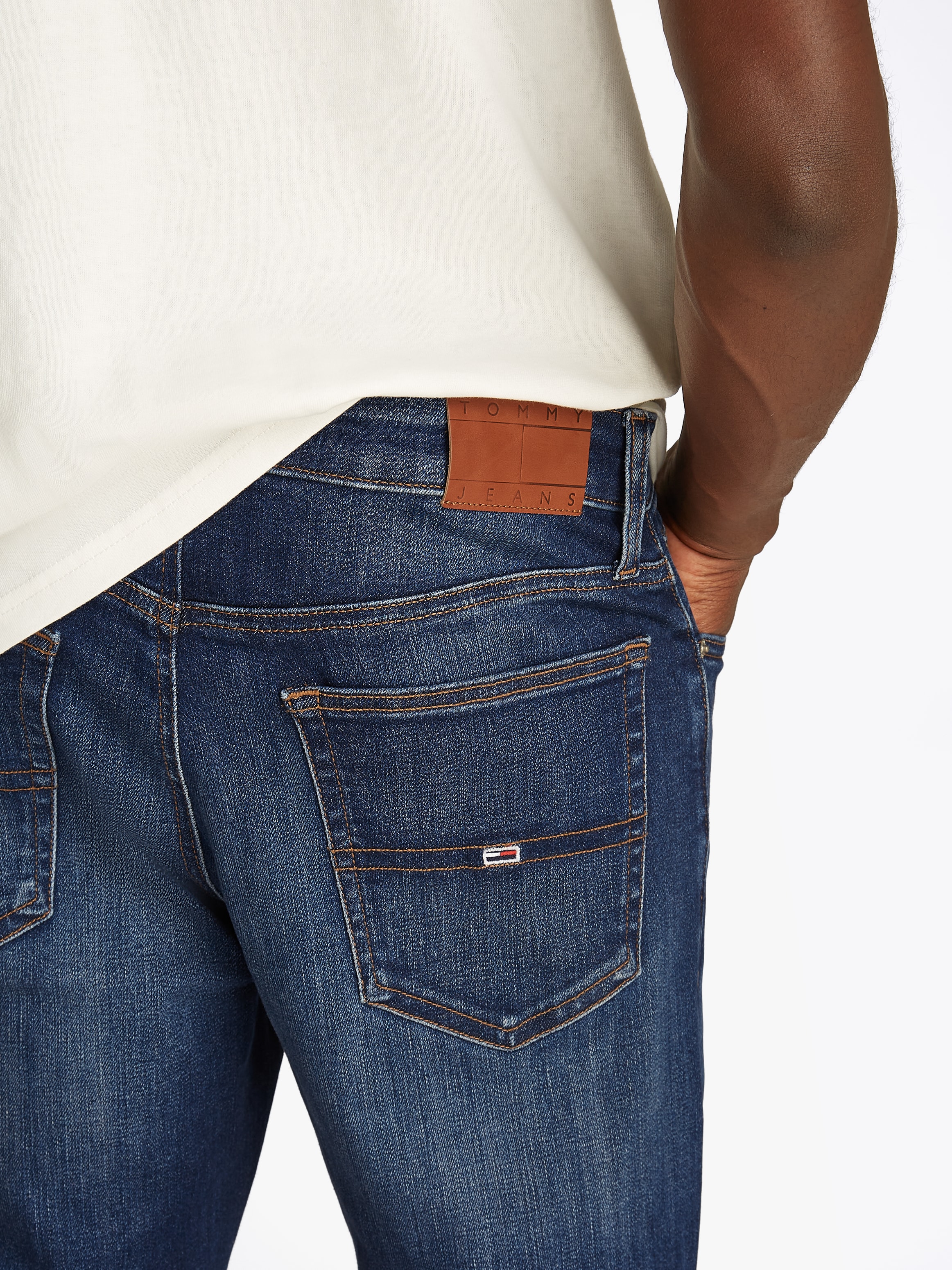 Tommy Jeans Bootcut-Jeans, in blauer Waschung