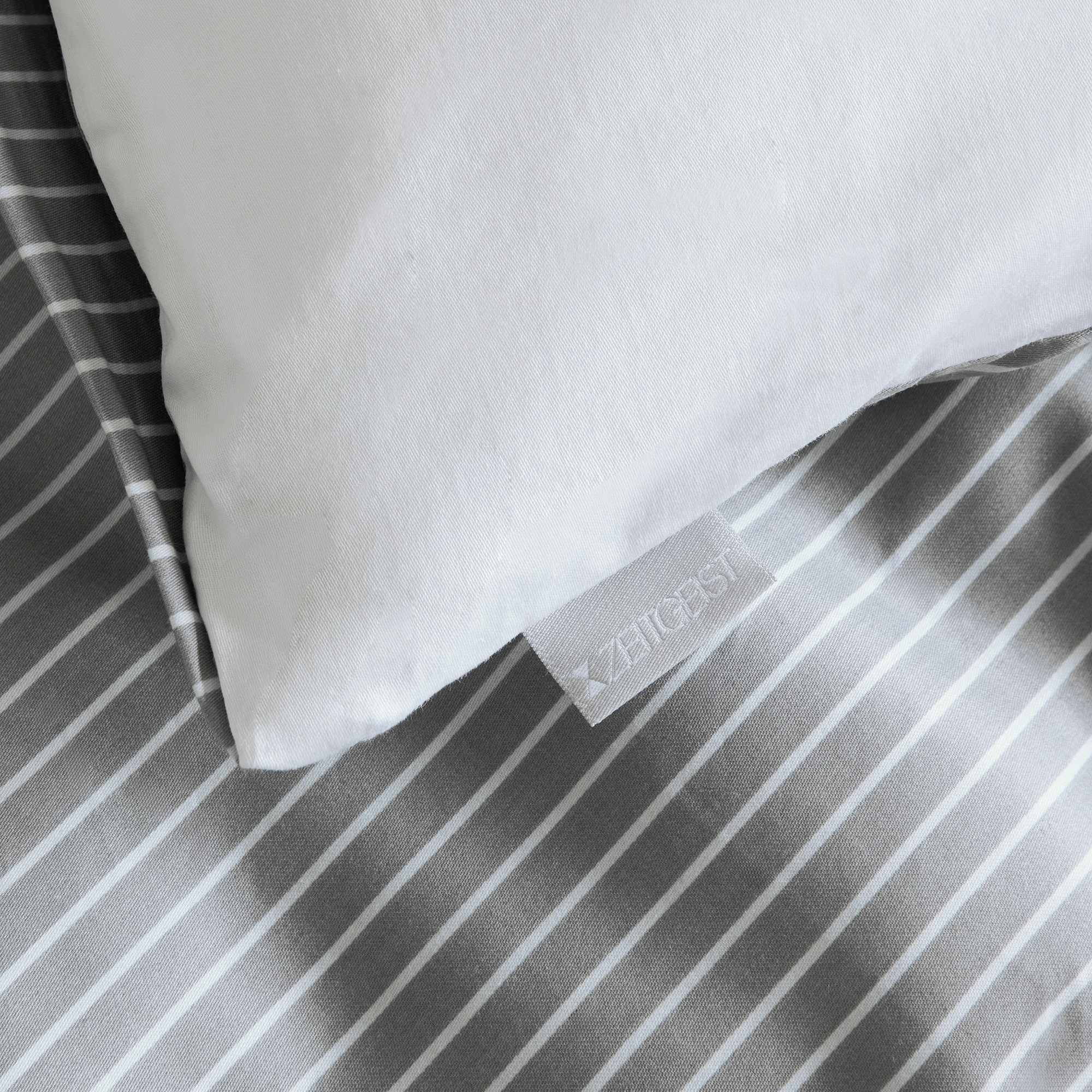 Zeitgeist Wendebettwäsche »Kai in Gr. 135x200 oder 155x220 cm« 2 Stk. tlg. mit Blumen und Streifen, Bettwäsche aus Baumwolle mit Reißverschluss