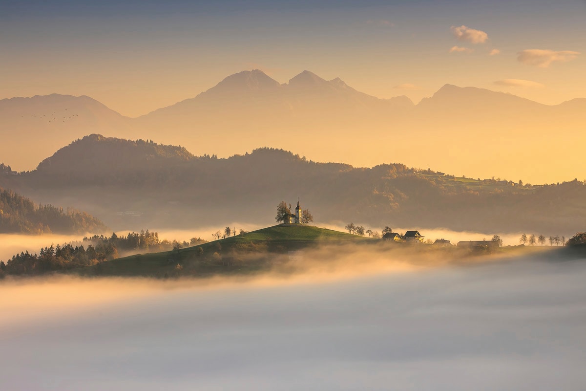 Papermoon Fototapete »Neblige Landschaft« günstig online kaufen