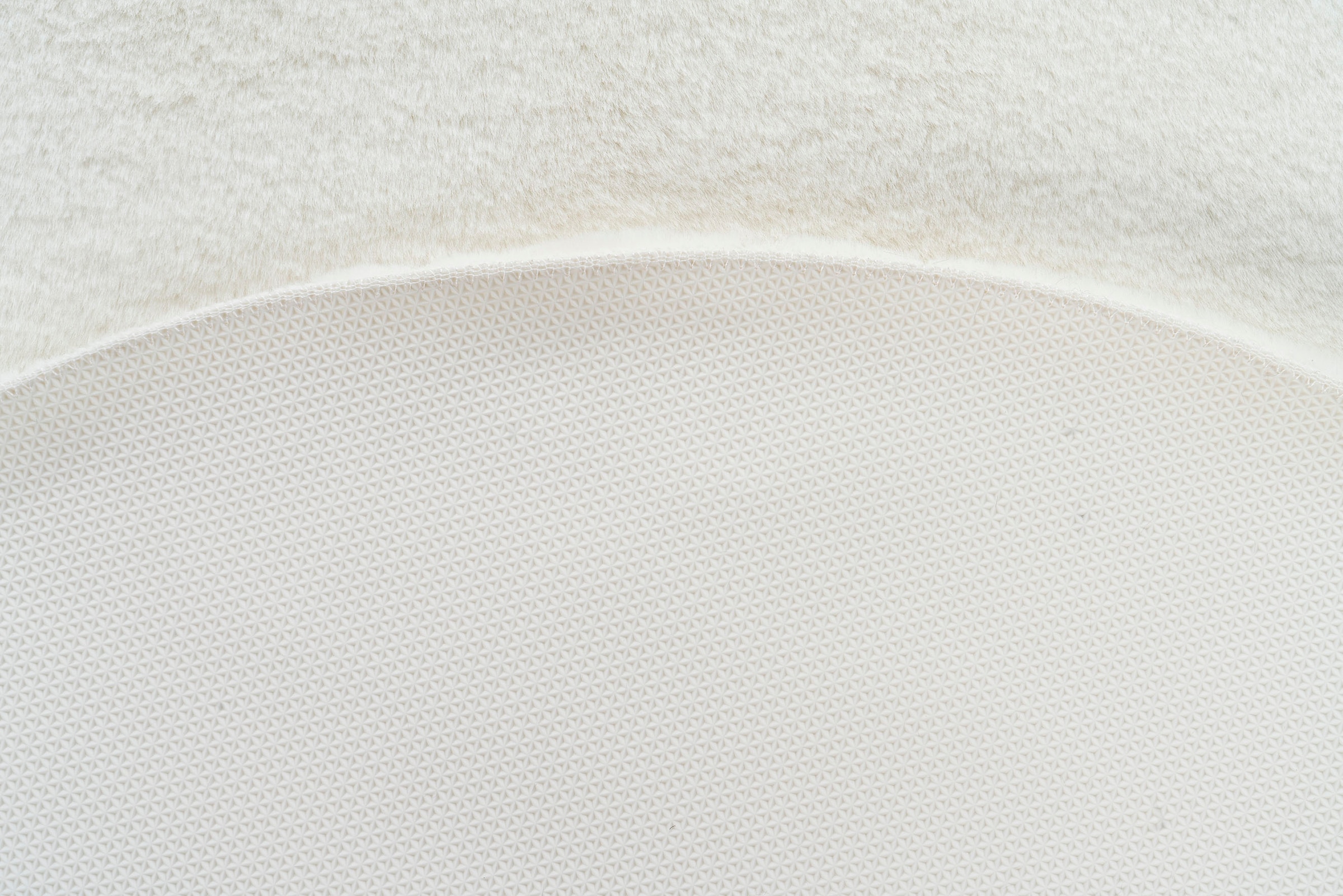 Kayoom Badematte »Rabbit Light«, rutschhemmend beschichtet, fußbodenheizungsgeeignet, weiche Kaninchenfell Haptik, Badezimmer, Kinderzimmer, Schlafzimmer