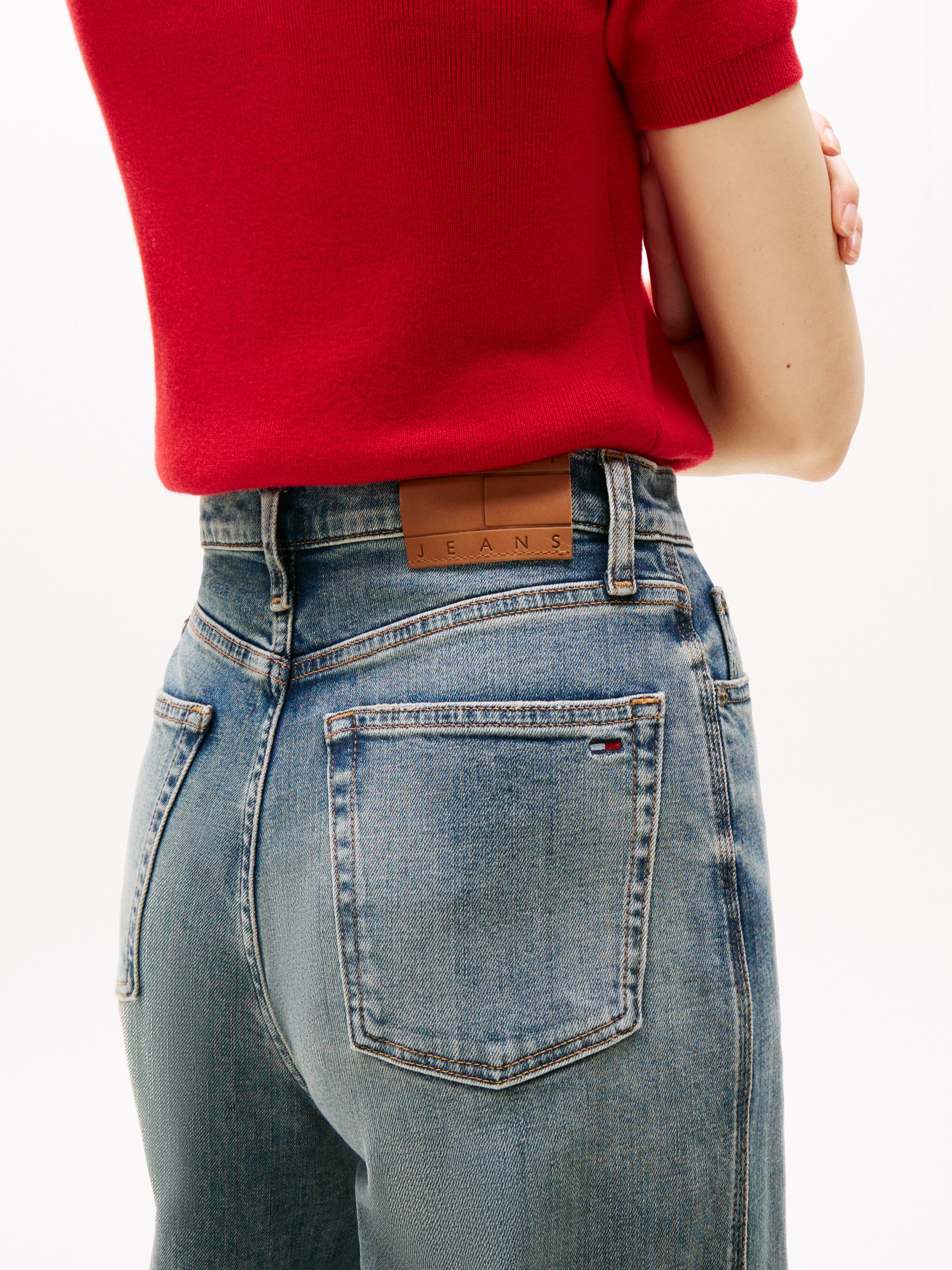 Tommy Jeans Weite Jeans »Claire High Rise«, mit Logo-Badge