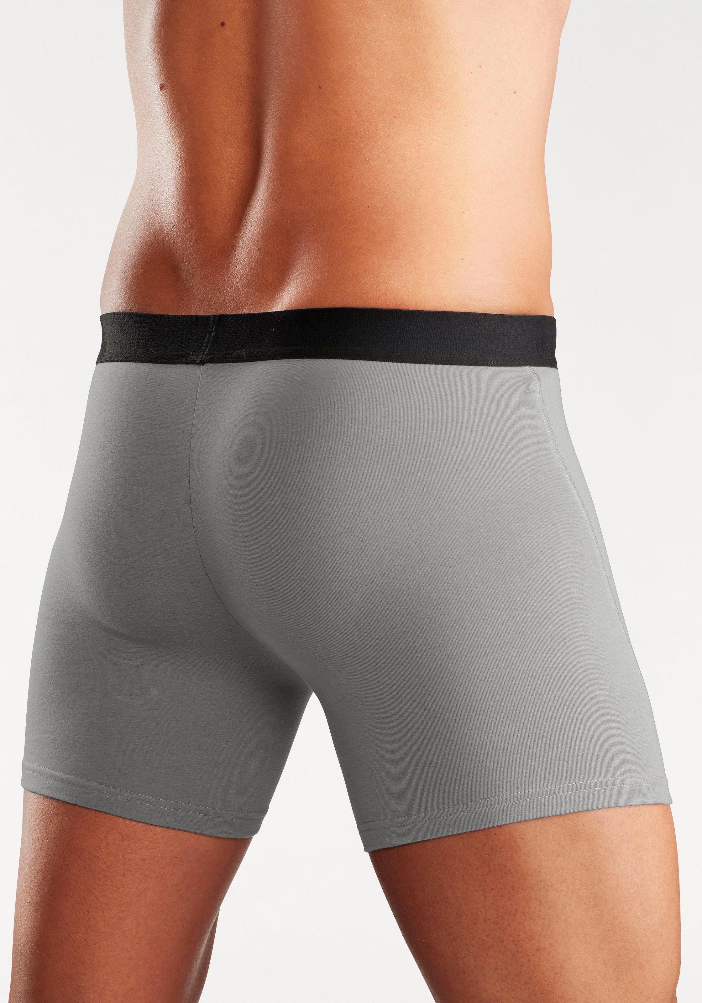 Bruno Banani Boxer »Boxershorts für Herren«, (Packung, 4 St.), mit längerem Bein und auffälligen Logobund