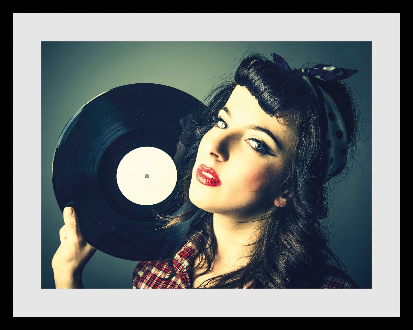 queence Bild »Vinyl«, Frau-Bilder von Frauen-Art-Kunst-Fashion-Mode-Magazincover, (1 St.), HD Premium Poster-Druck inkl. Holzrahmen