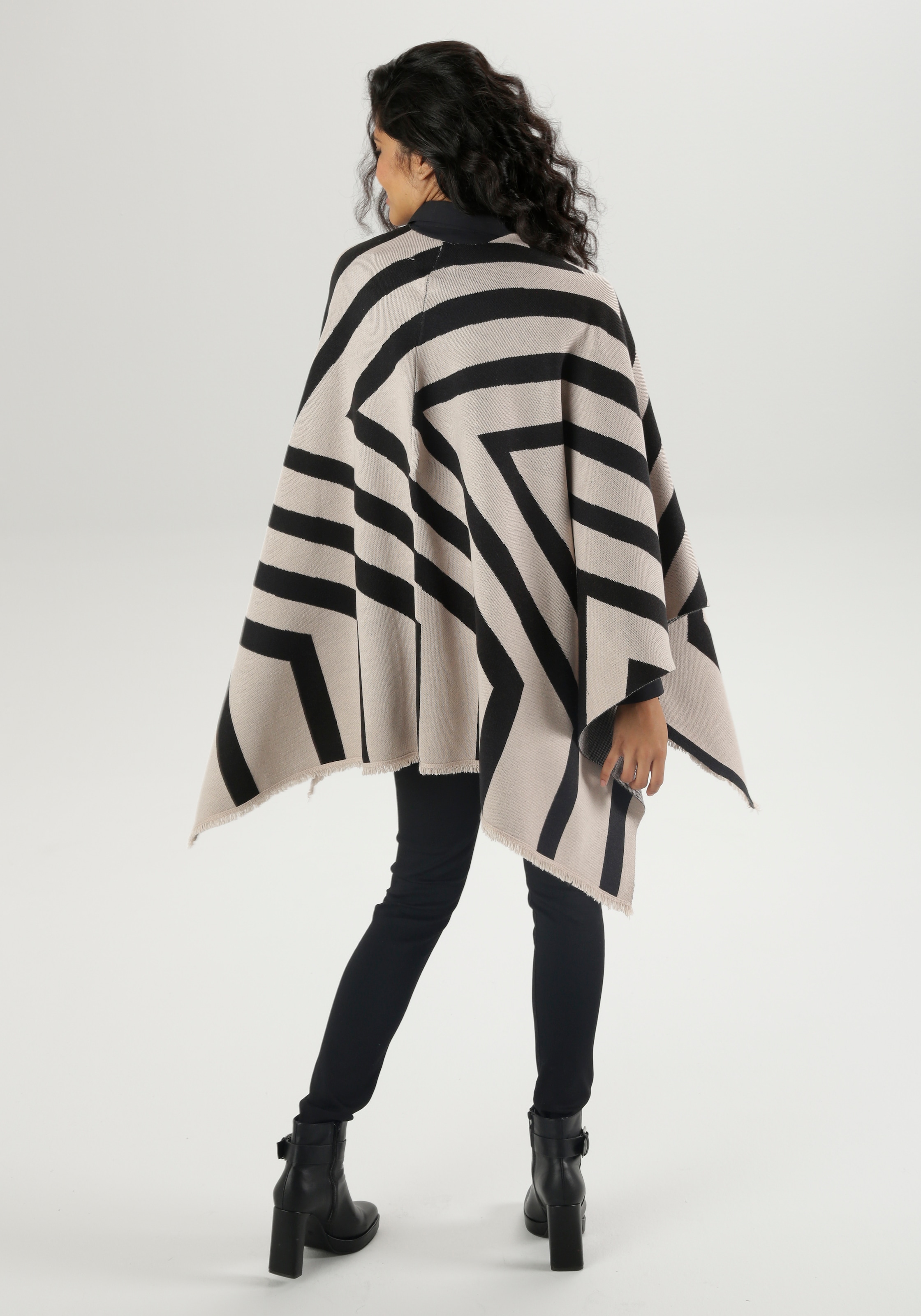 Aniston SELECTED Strickponcho, Tuch mit Fransen und grafischem Muster - NEUE KOLLEKTION