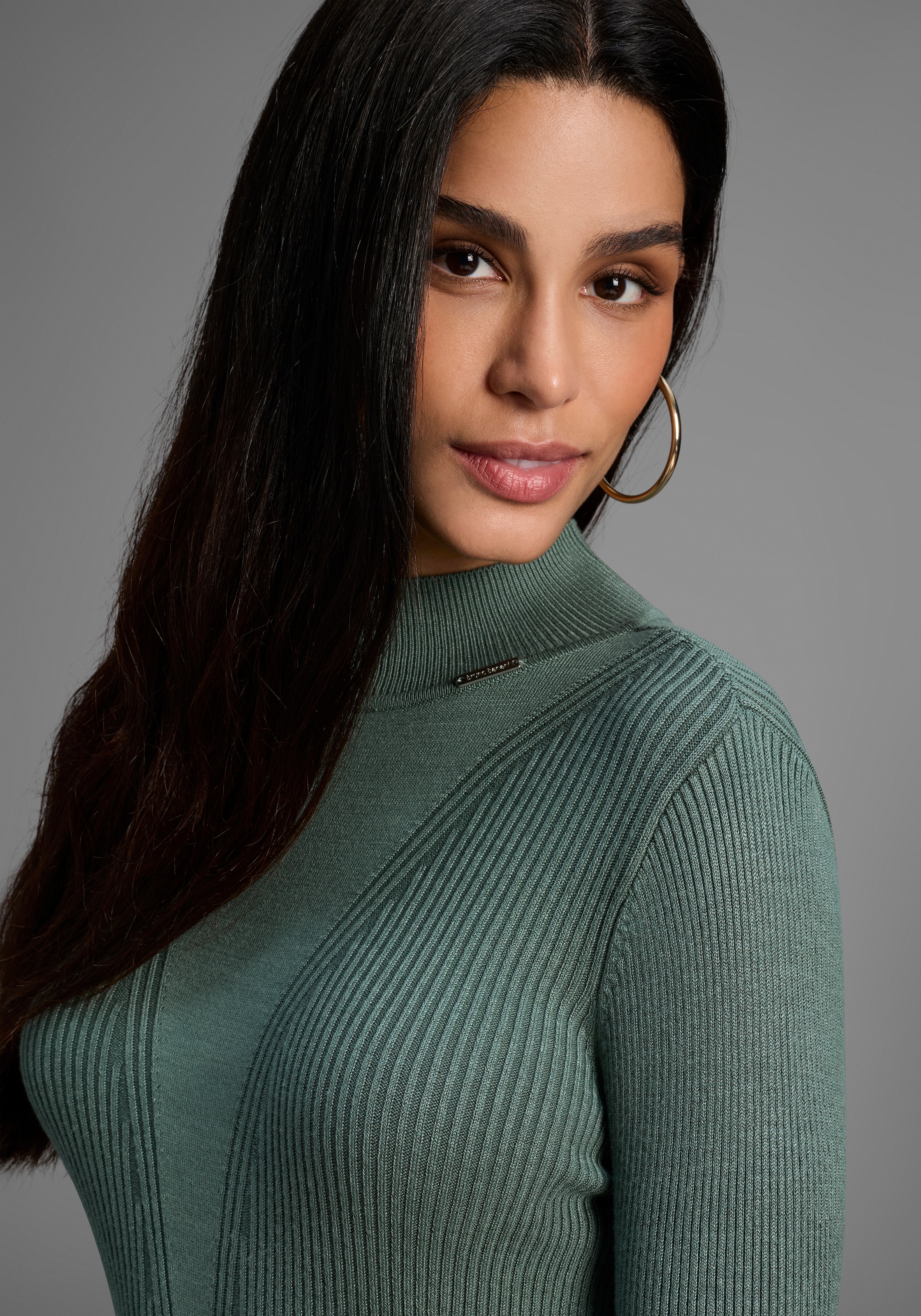 Bruno Banani Strickkleid, mit sexy Mesh-Einsatz