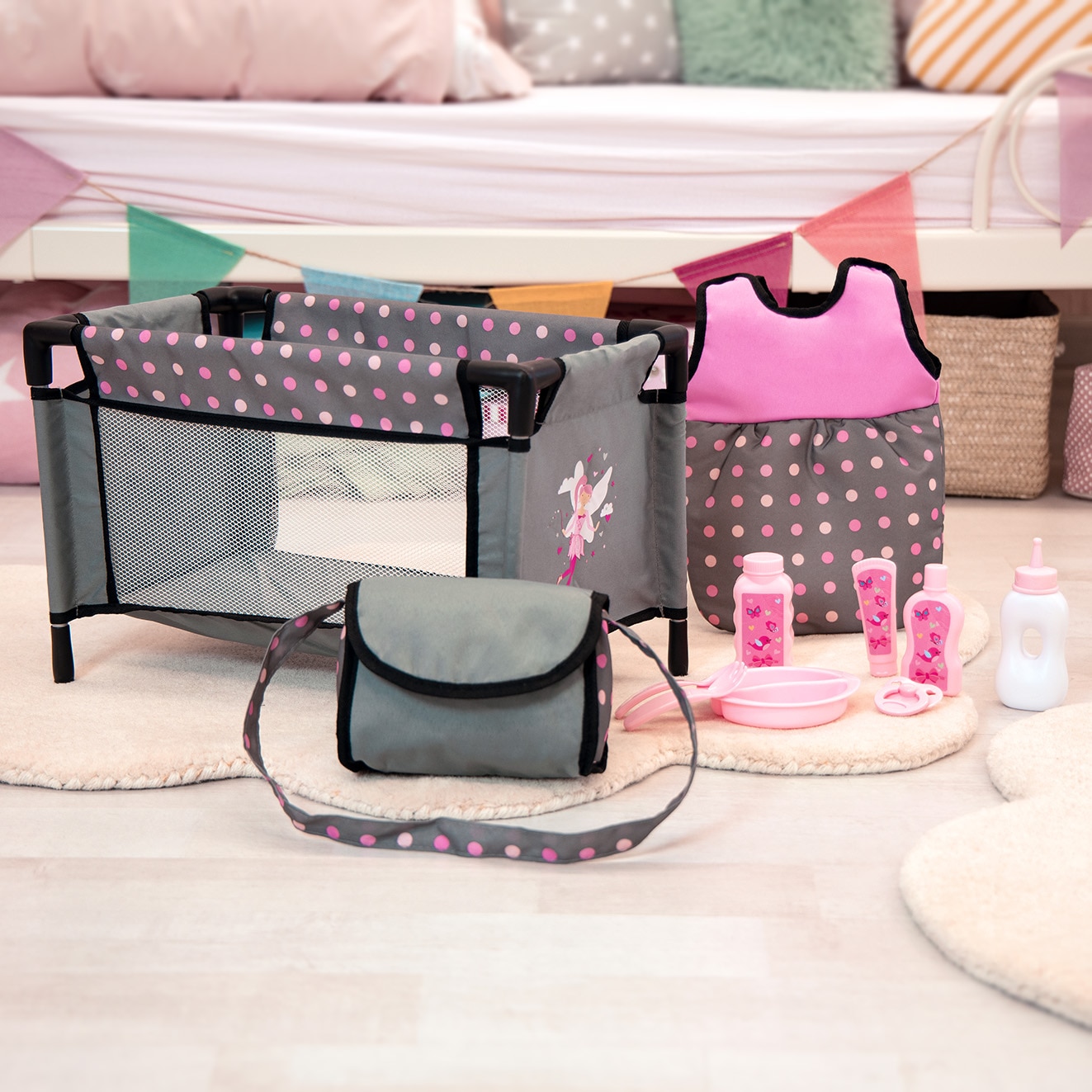 Bayer Puppenbett »Puppen-Reisebett-Set Fee« Schlafsack, Tasche, Teller, Flaschen, Besteck, Fläschchen u. Schnuller